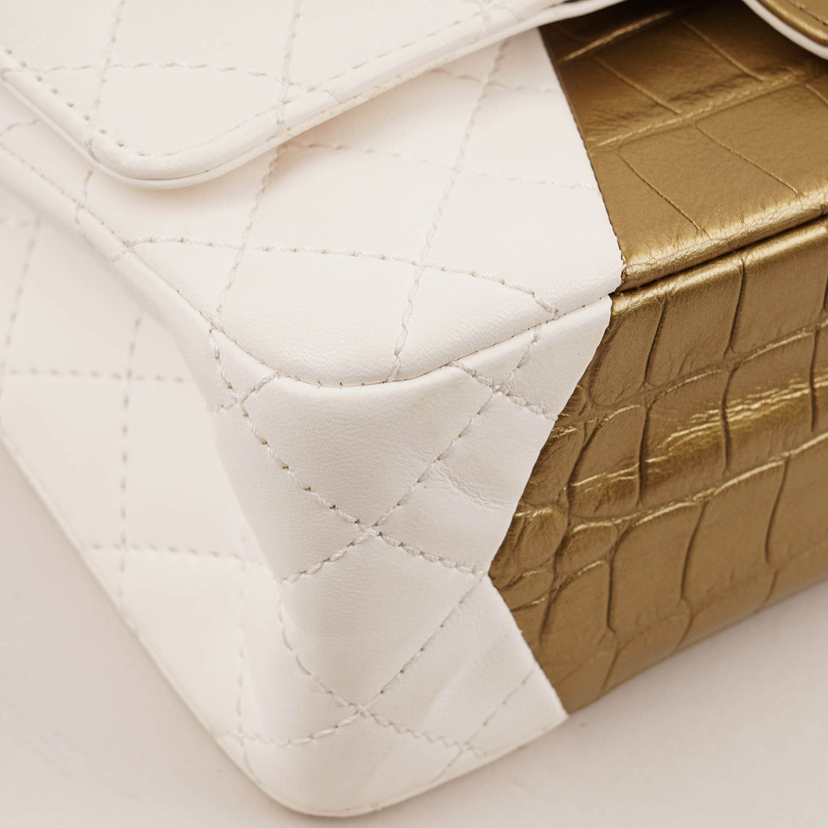 225 Reissue 2.55 Double Flap Bag - CHANEL - Affordable Luxury image
