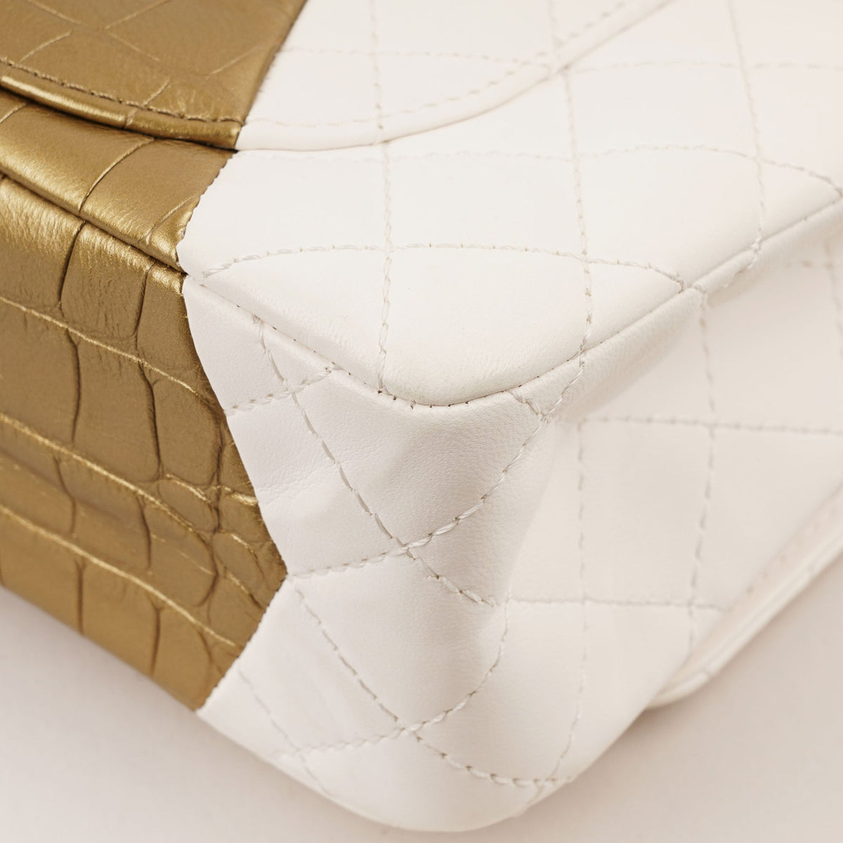 225 Reissue 2.55 Double Flap Bag - CHANEL - Affordable Luxury image
