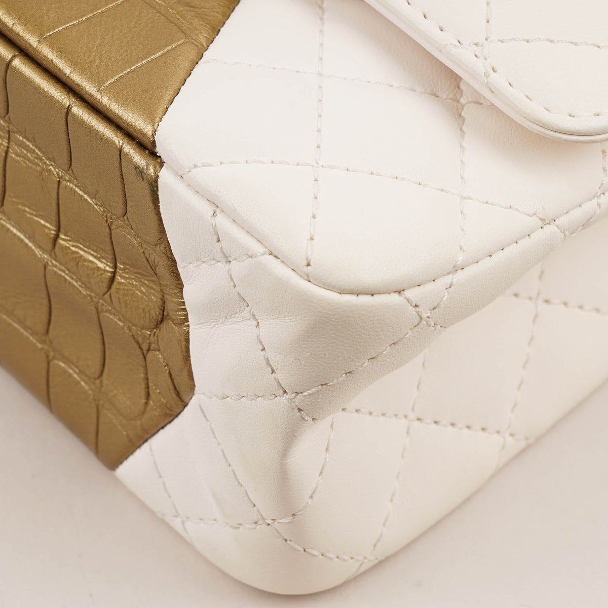 225 Reissue 2.55 Double Flap Bag - CHANEL - Affordable Luxury image