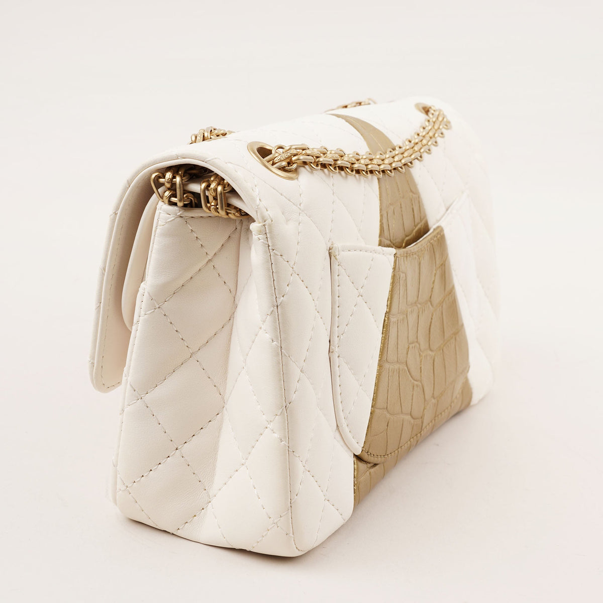 225 Reissue 2.55 Double Flap Bag - CHANEL - Affordable Luxury image