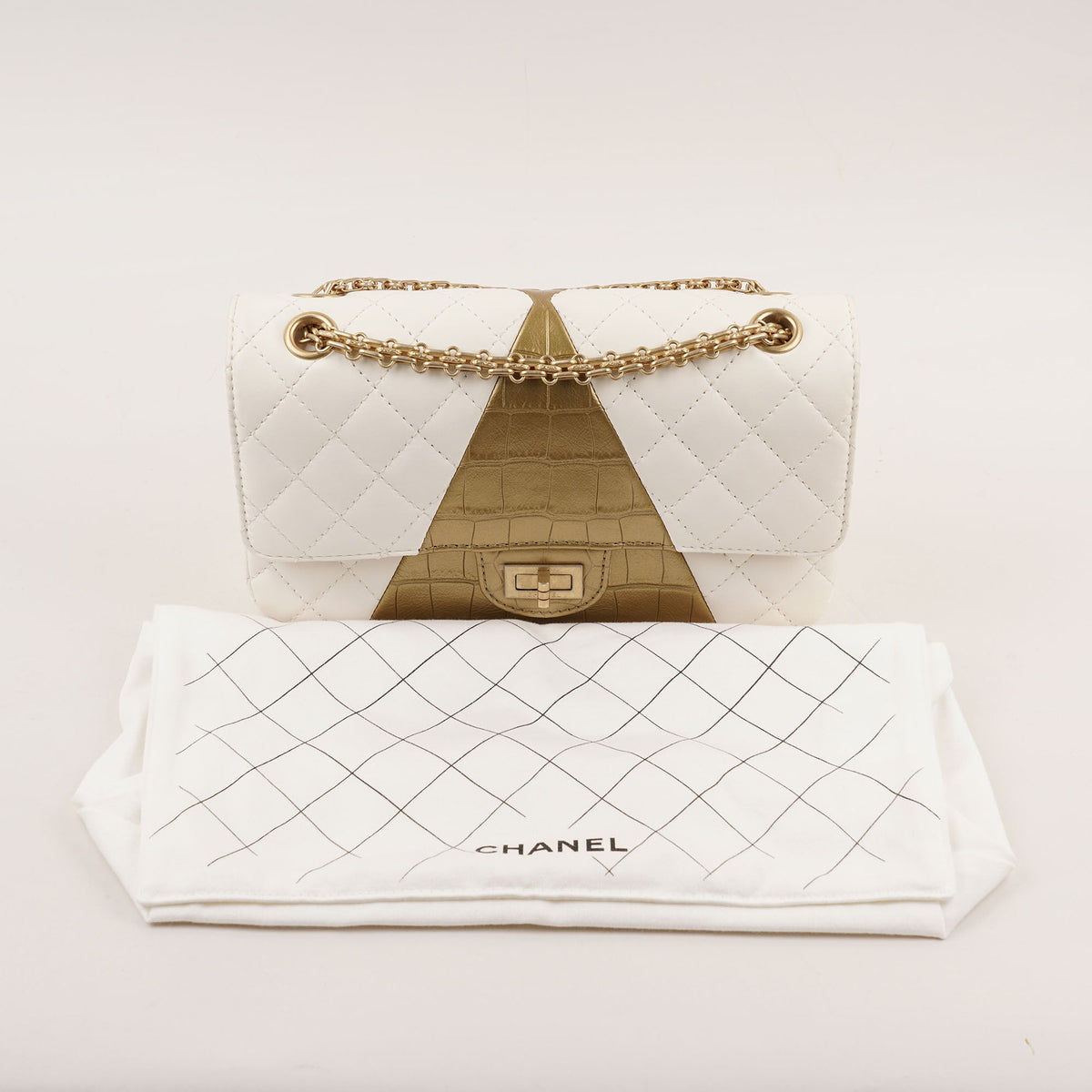 225 Reissue 2.55 Double Flap Bag - CHANEL - Affordable Luxury image
