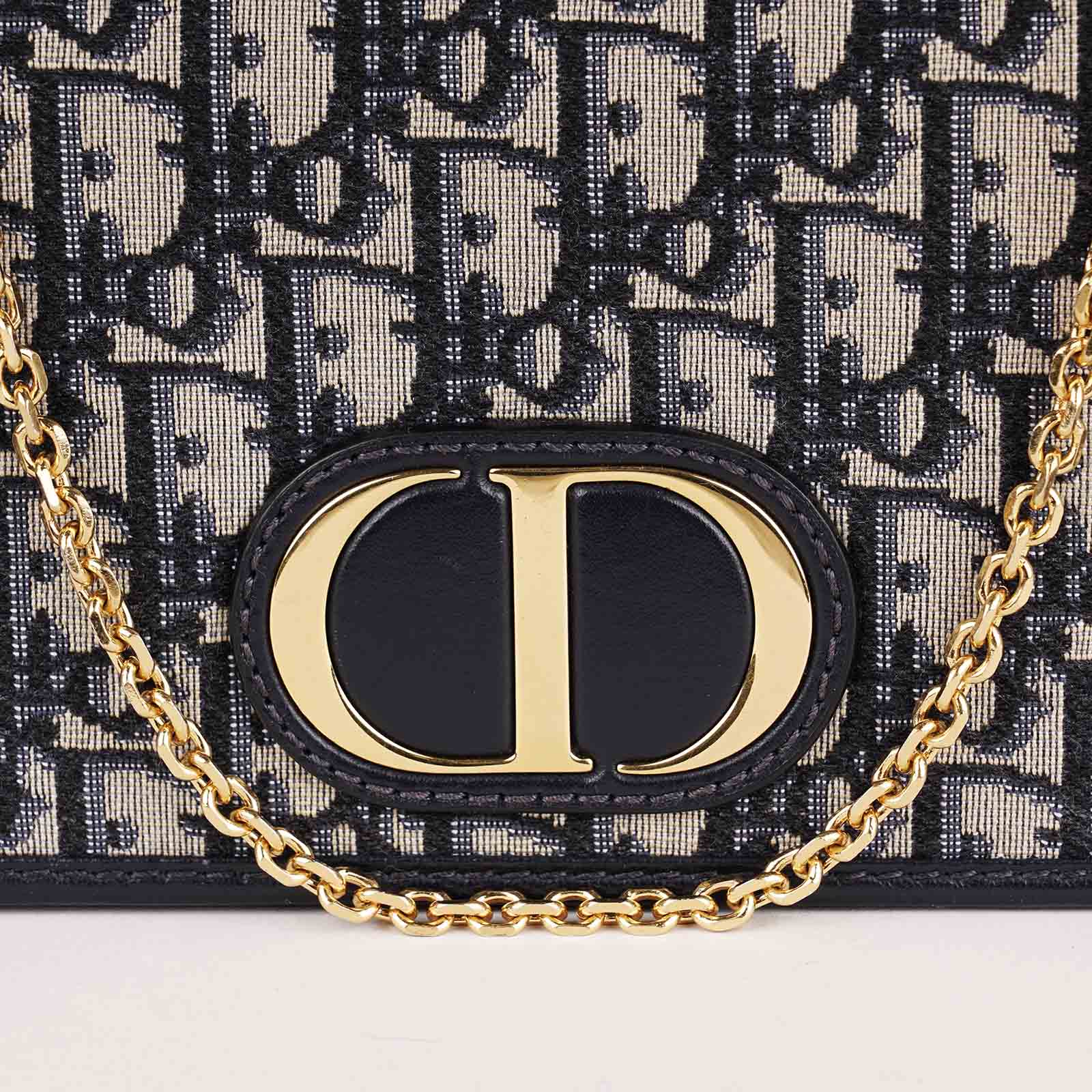 2in1 Montaigne 30 Pouch - CHRISTIAN DIOR - Affordable Luxury image