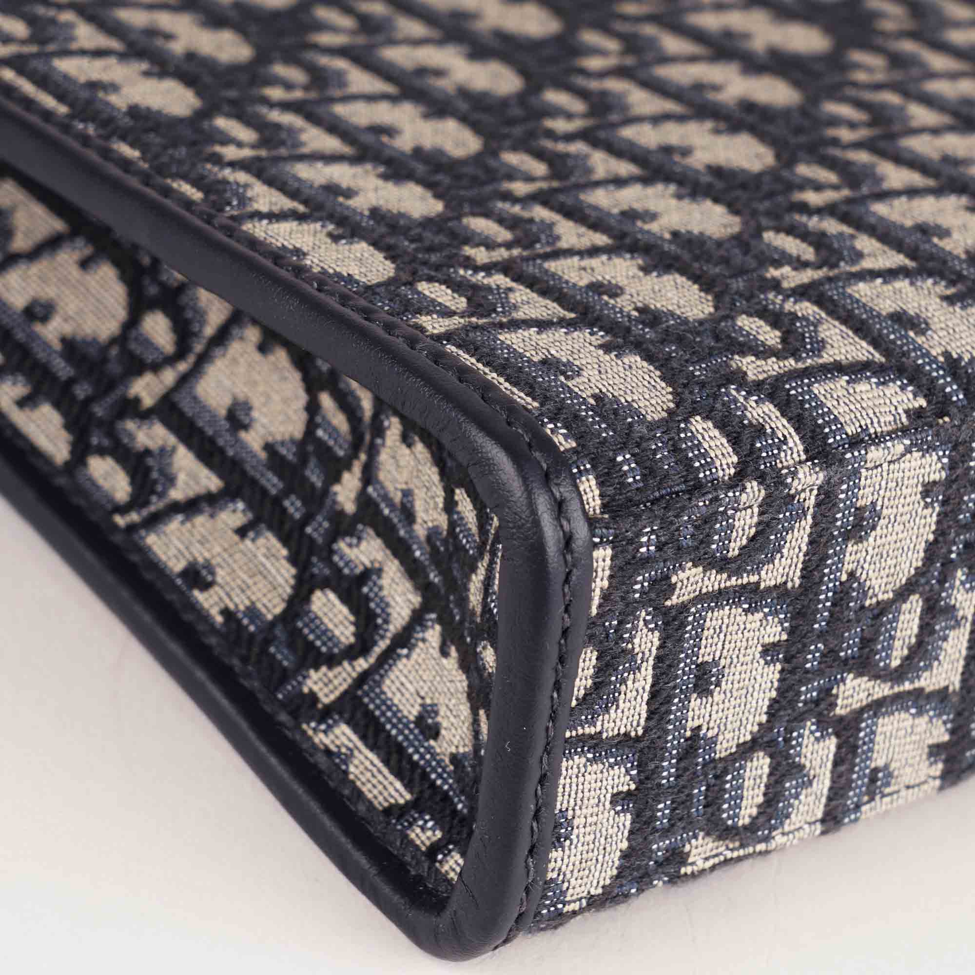 30 Montaigne Dea Pouch - CHRISTIAN DIOR - Affordable Luxury image