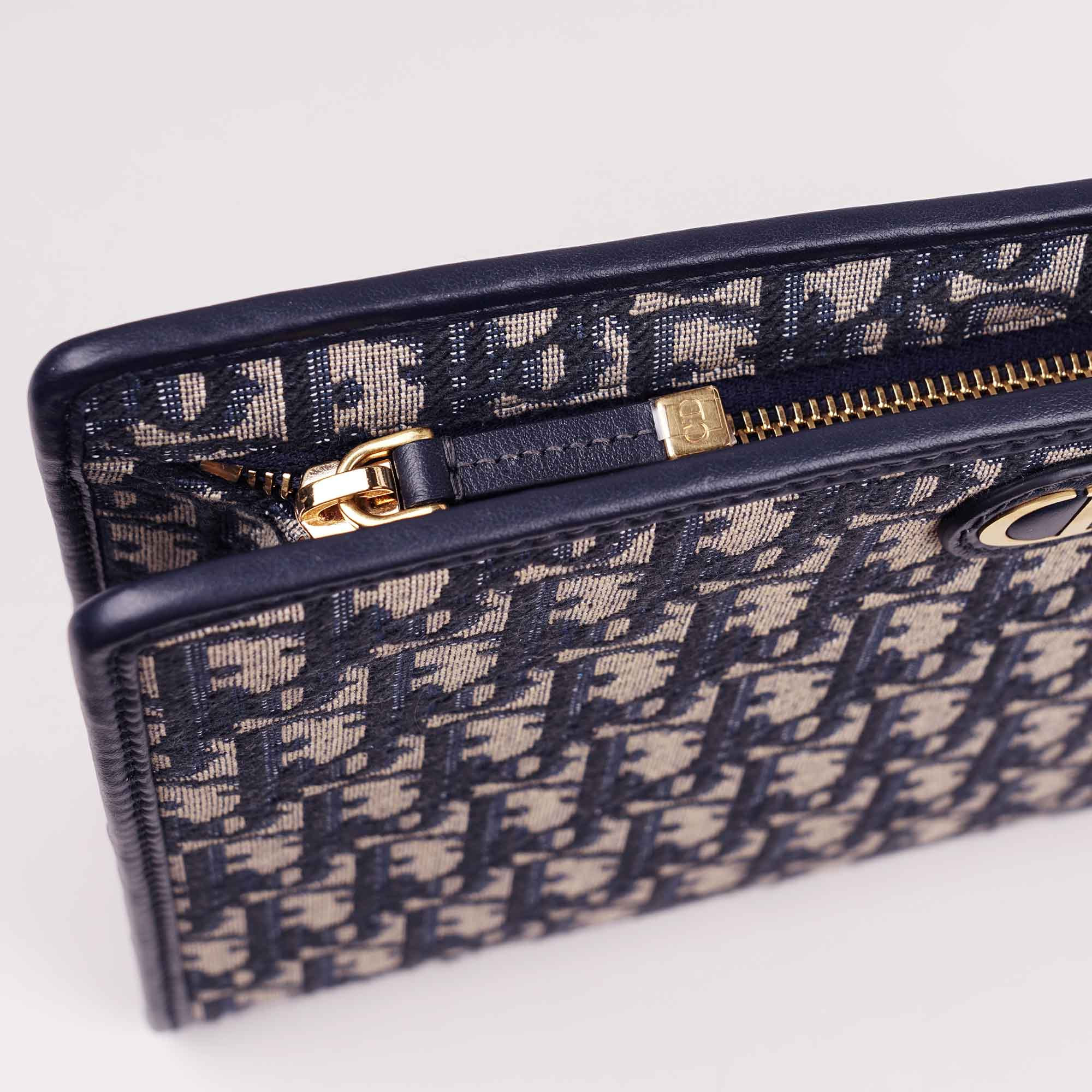 30 Montaigne Dea Pouch - CHRISTIAN DIOR - Affordable Luxury image