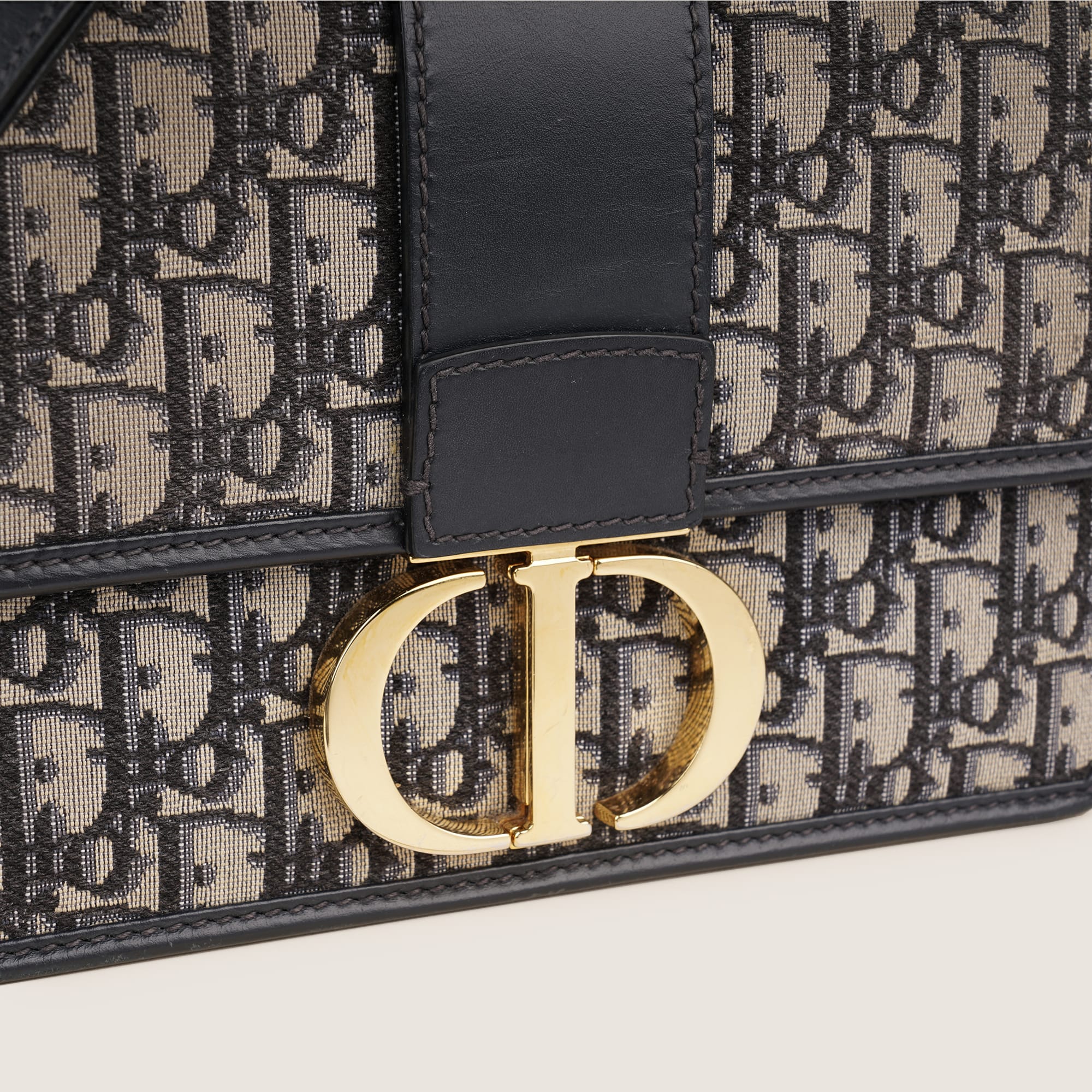 30 Montaigne Shoulder Bag - CHRISTIAN DIOR - Affordable Luxury image