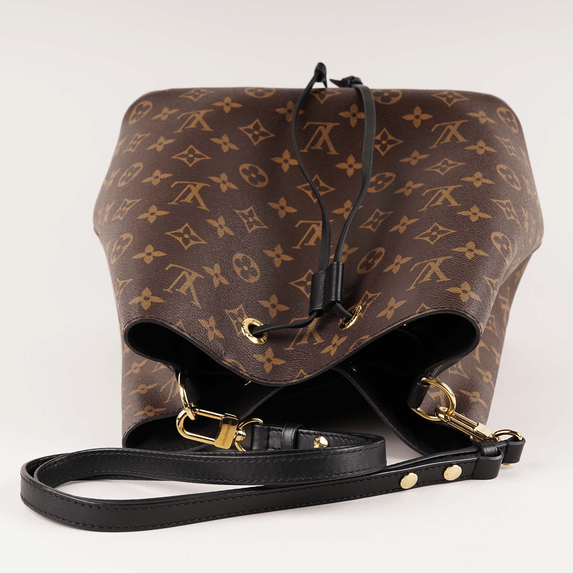 NéoNoé Bucket Bag image