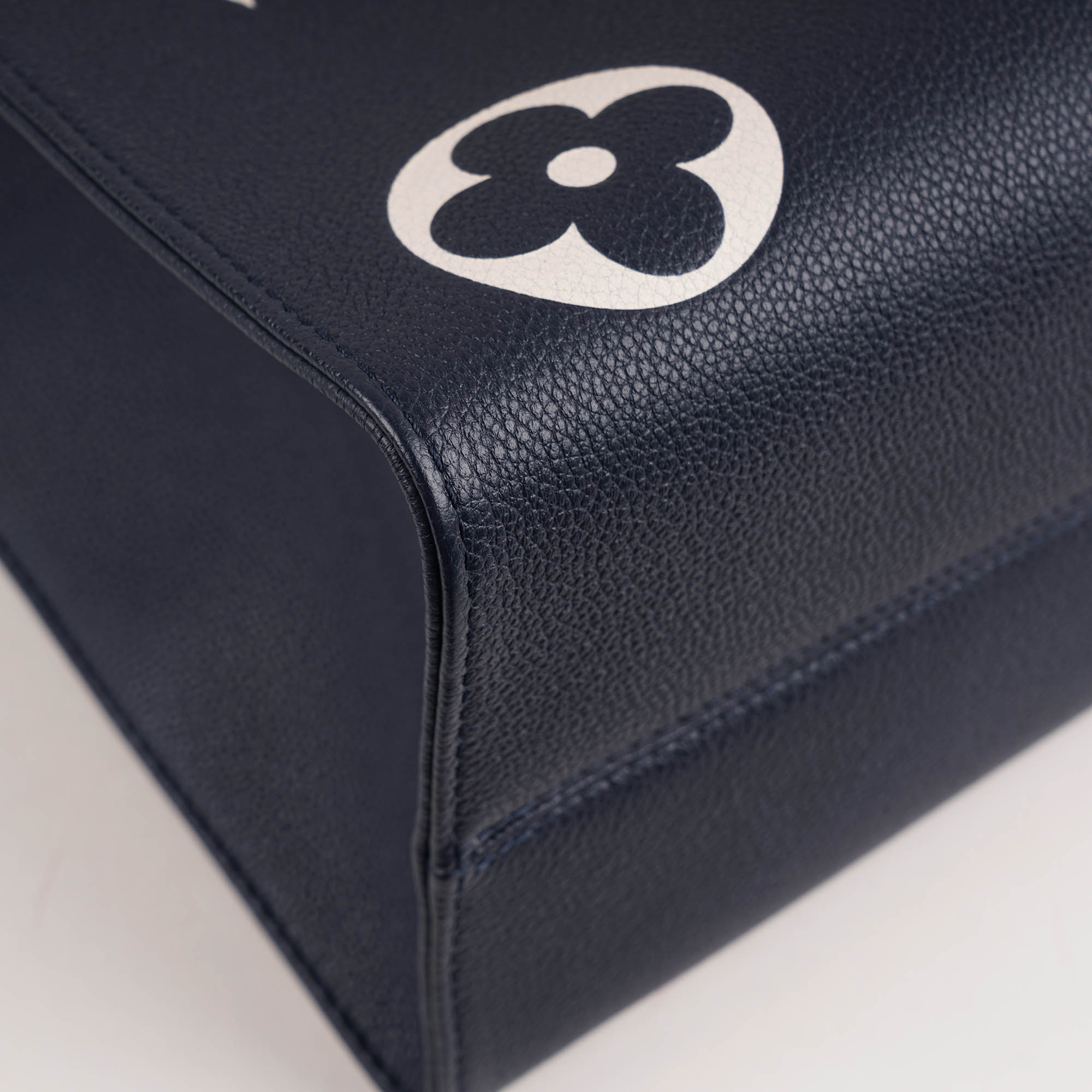 Onthego MM Top Handle image