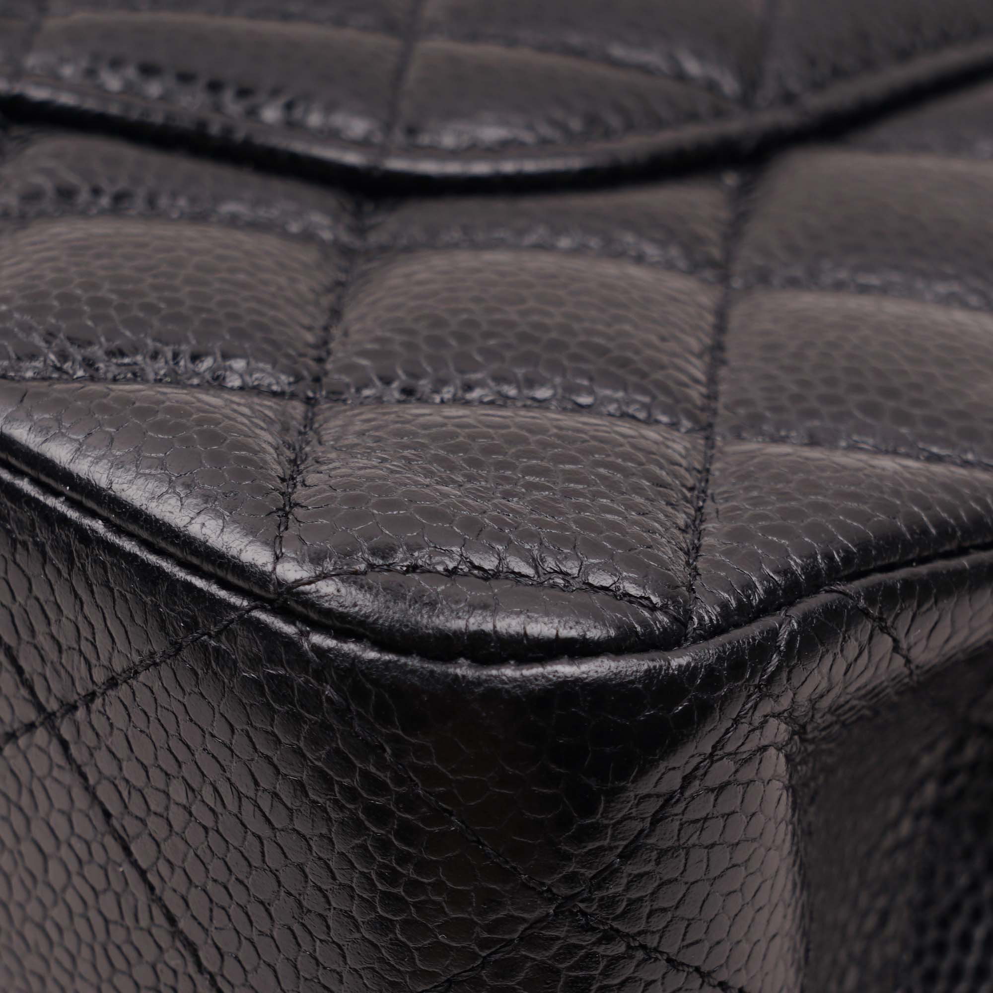 Classic Medium Double Flap Bag 2020 image