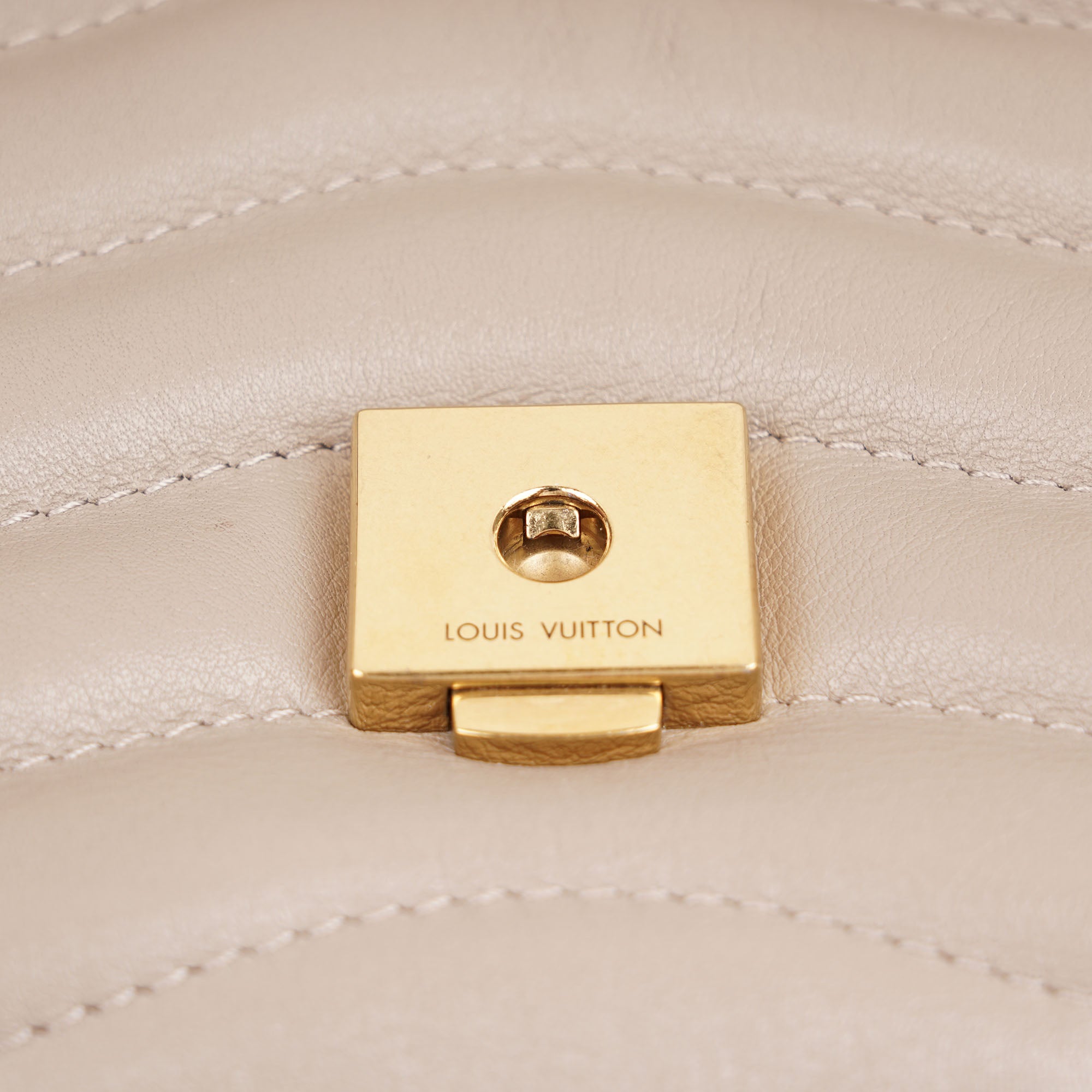 New Wave Chain Bag image