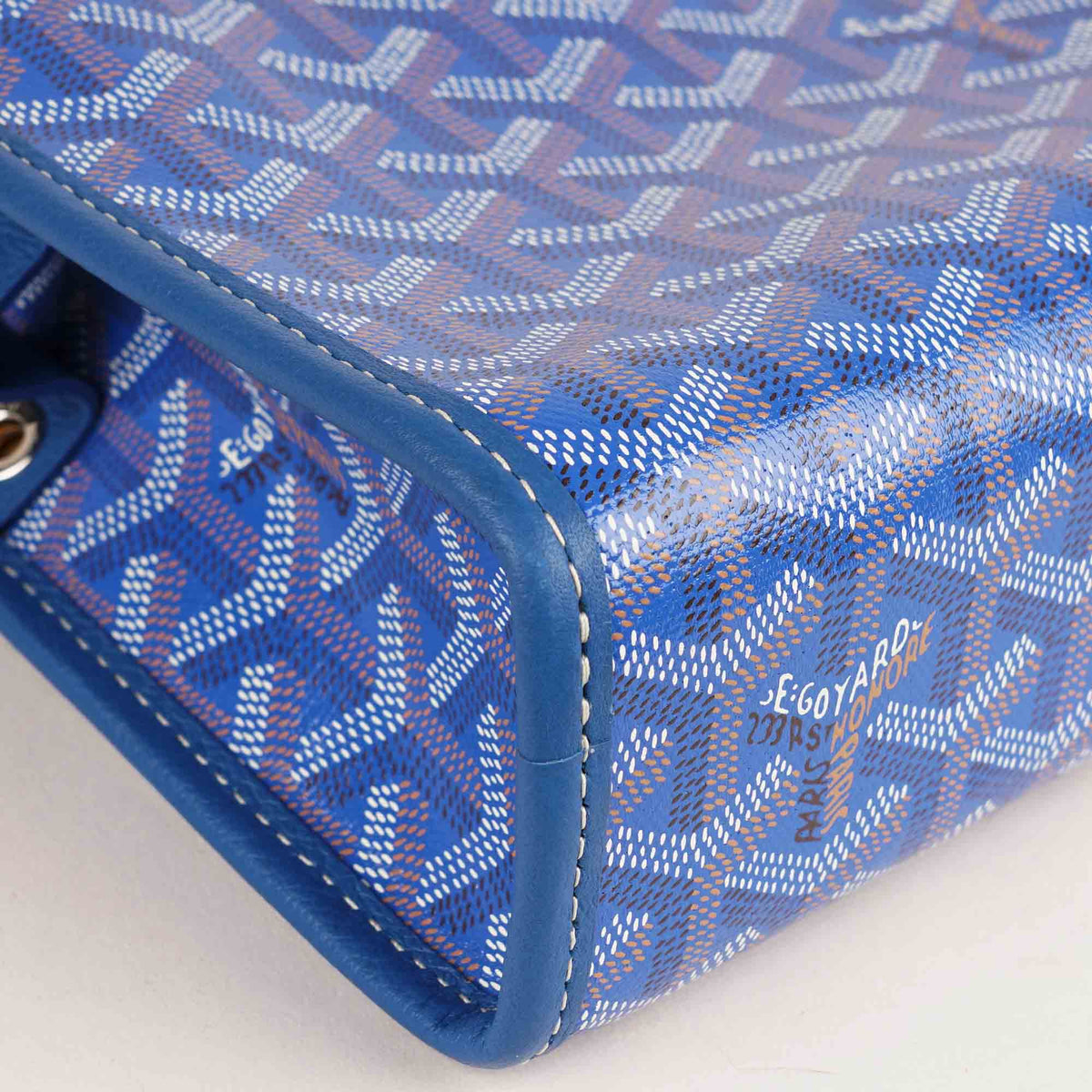 Jouvence MM Toiletry Bag Sky Blue Goyardine Canvas image