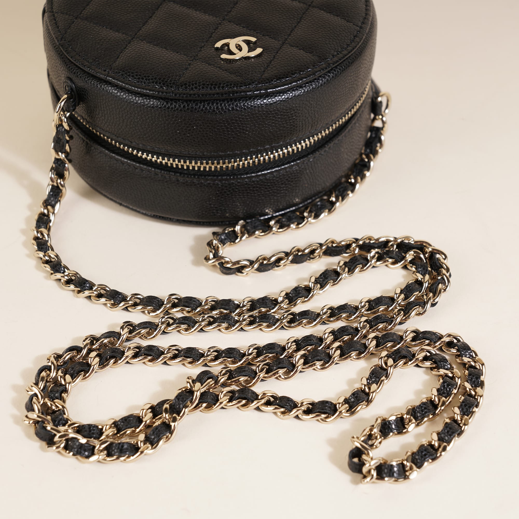 CC Round Chain Bag image