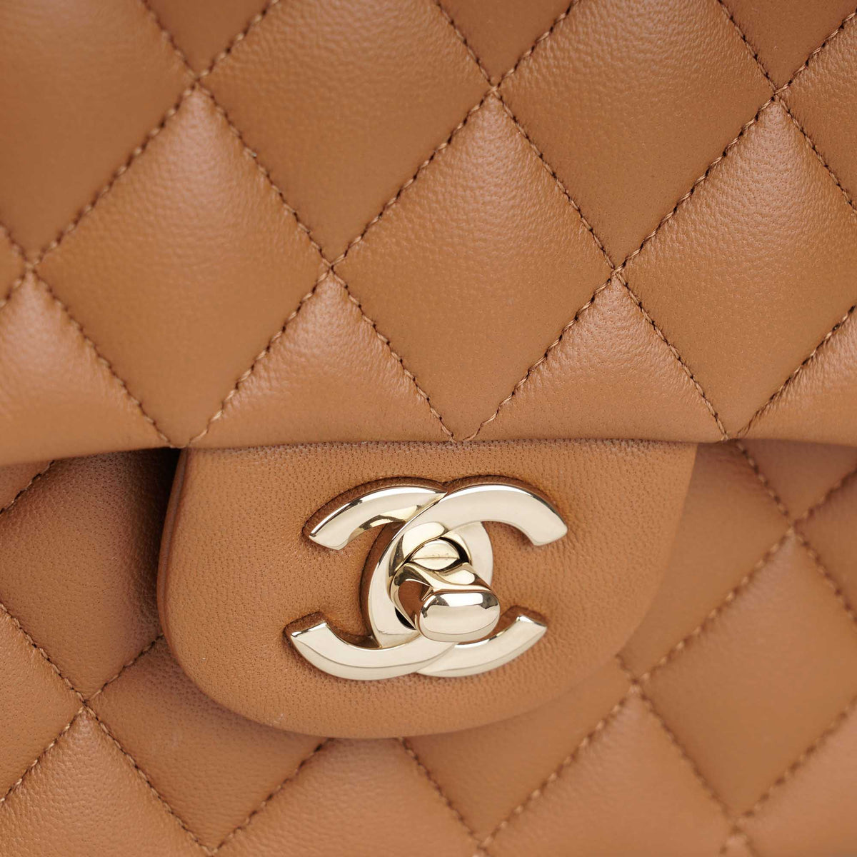 Classic Medium Double Flap 2023 image