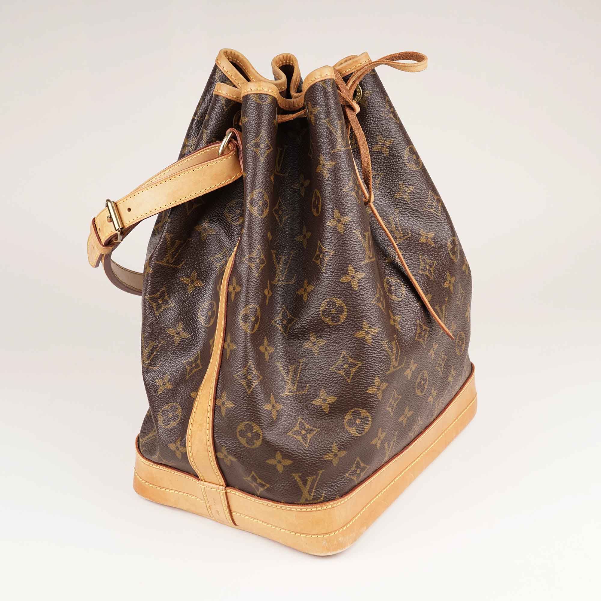 Large Noé Bucket Bag image