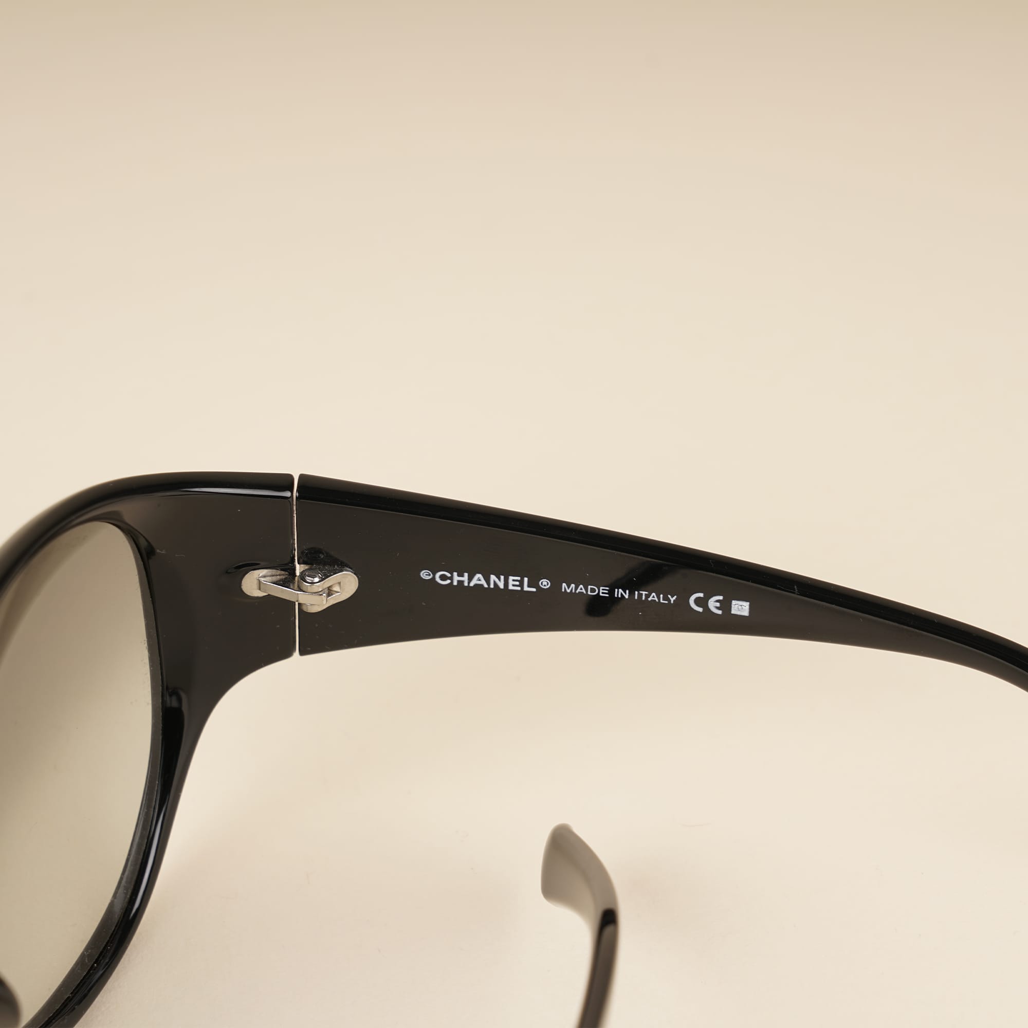 Round CC Sunglasses image