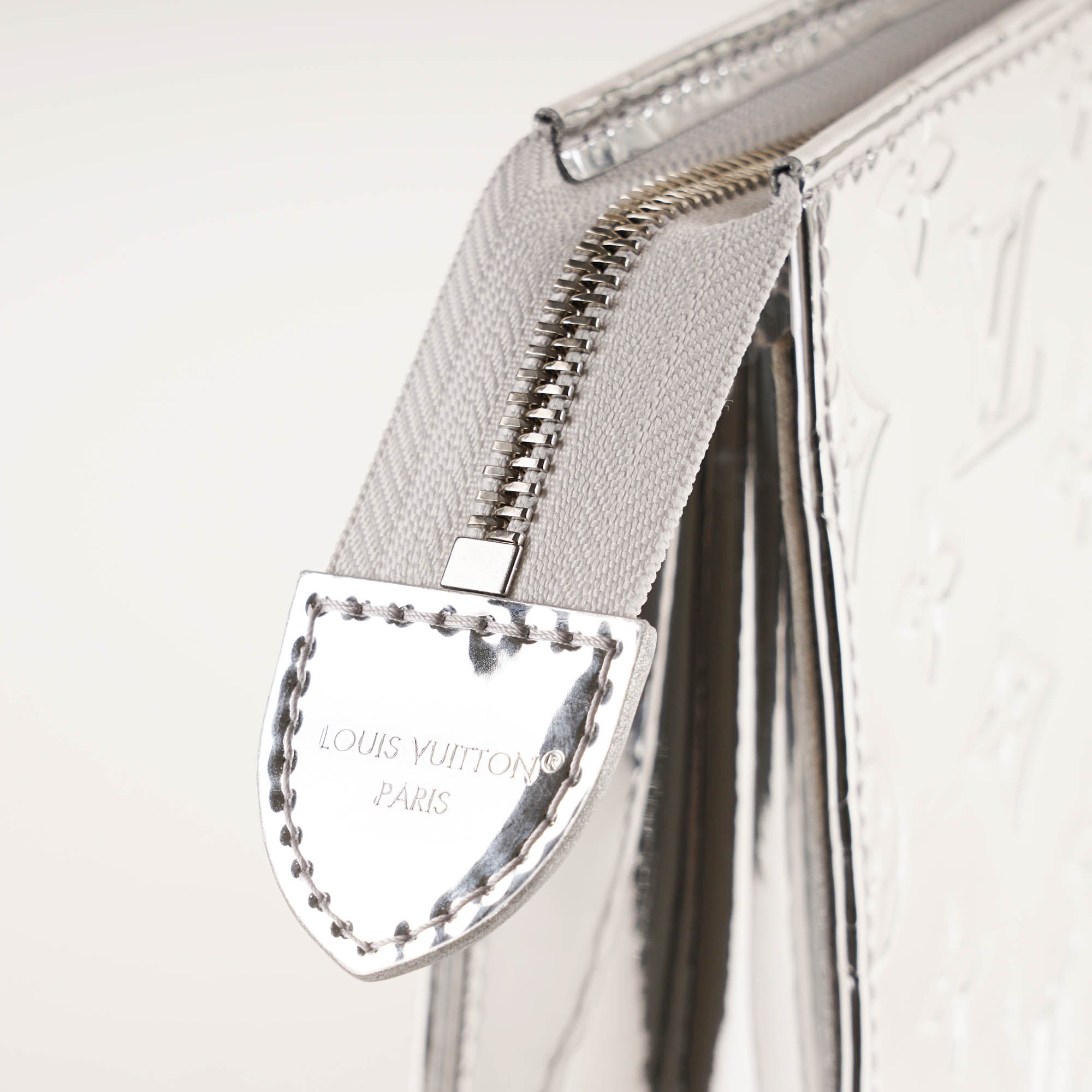 Toiletry Pouch Silver Monogram Miroir image