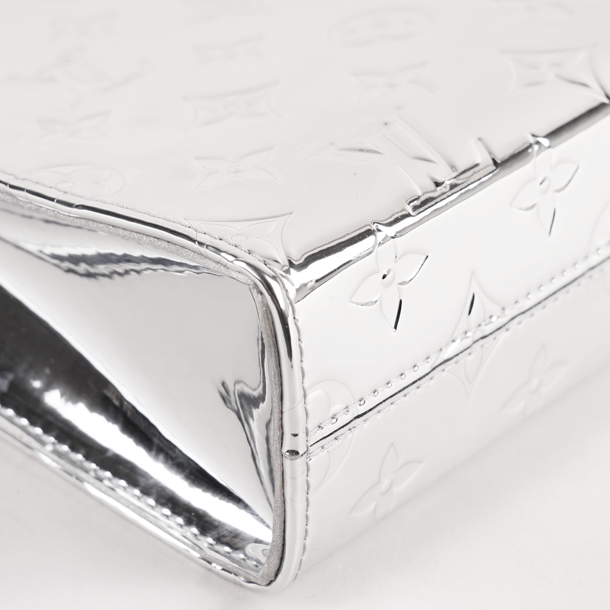 Toiletry Pouch Silver Monogram Miroir image