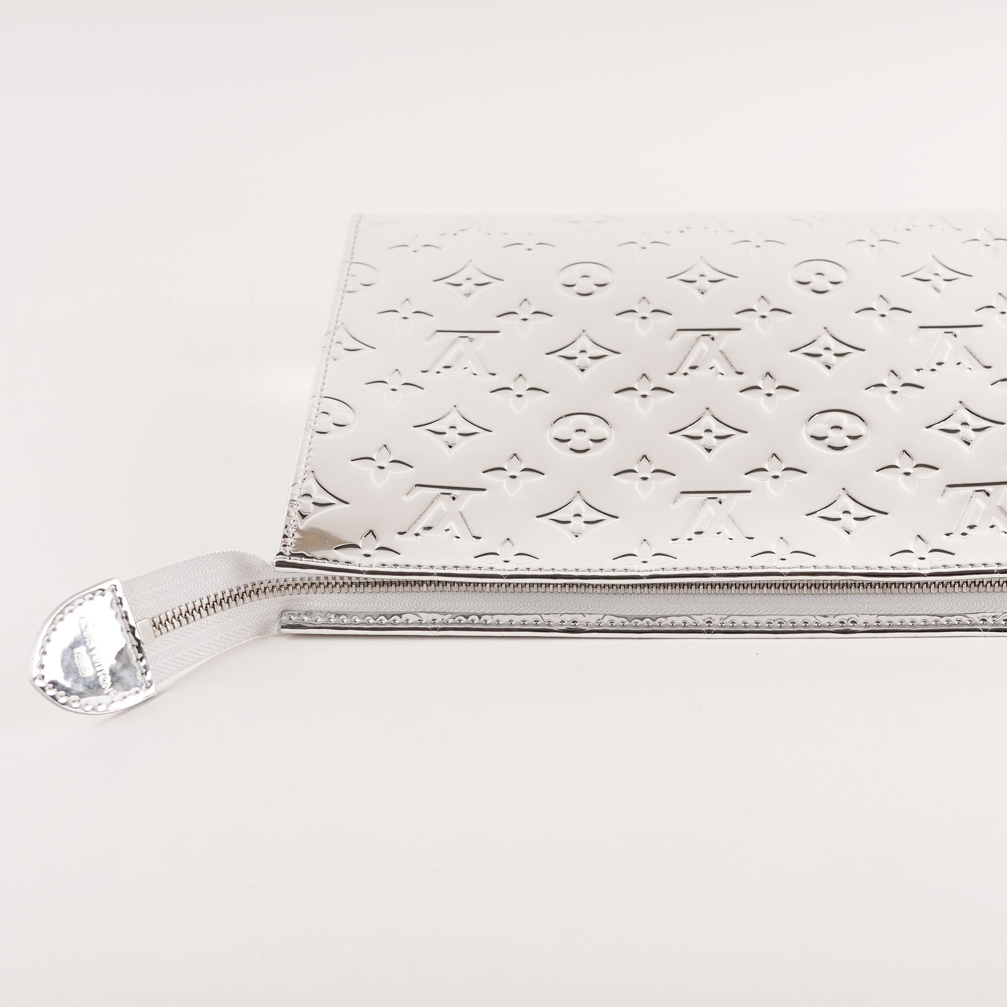 Toiletry Pouch Silver Monogram Miroir image