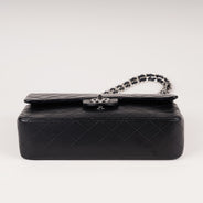 Classic Medium Double Flap Bag thumbnail image