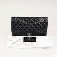 Classic Medium Double Flap Bag thumbnail image