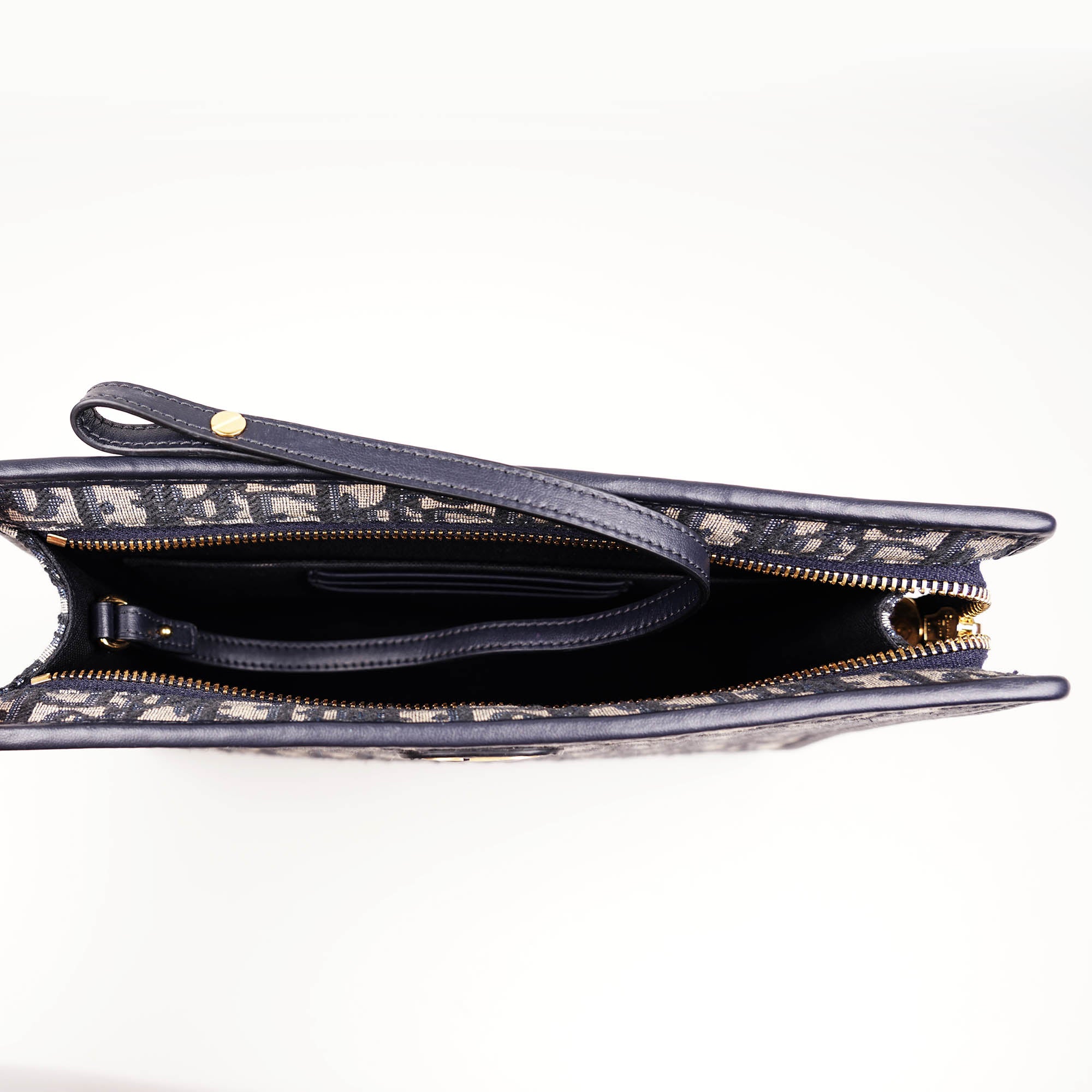 30 Montaigne Dea Pouch image