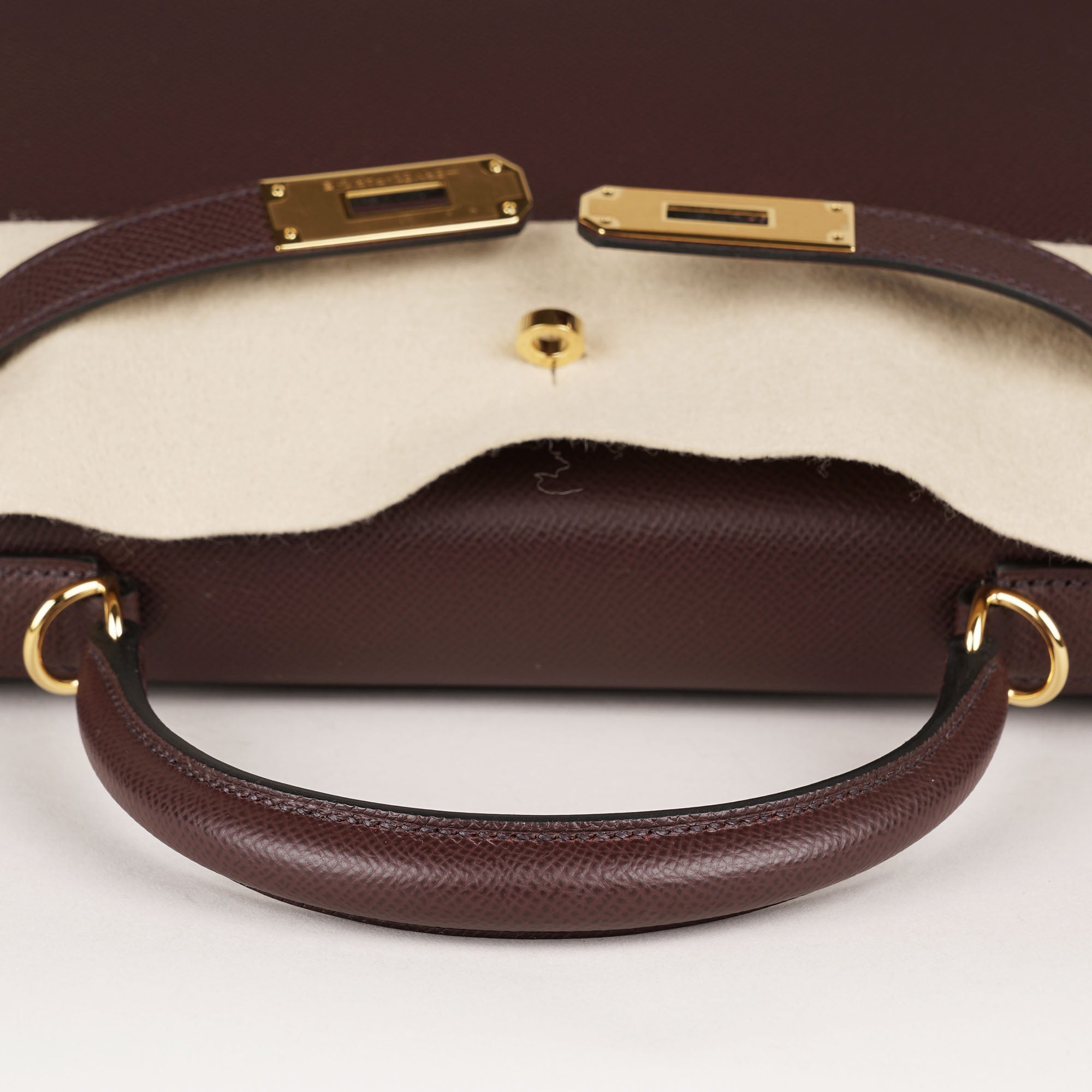 Kelly 28 Sellier Handbag image