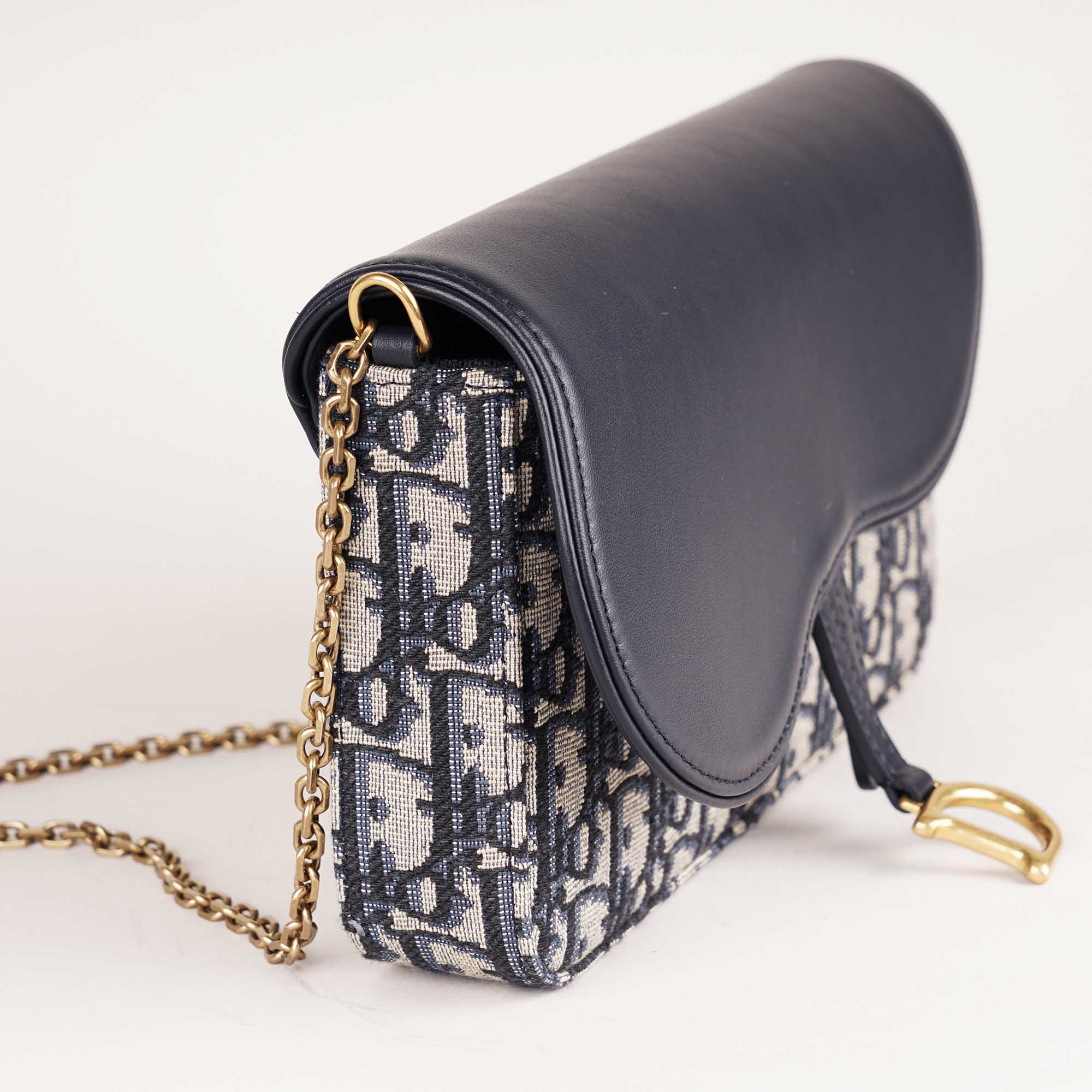 Medium Saddle Pouch with Chain image