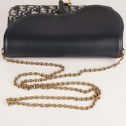 Medium Saddle Pouch with Chain thumbnail image