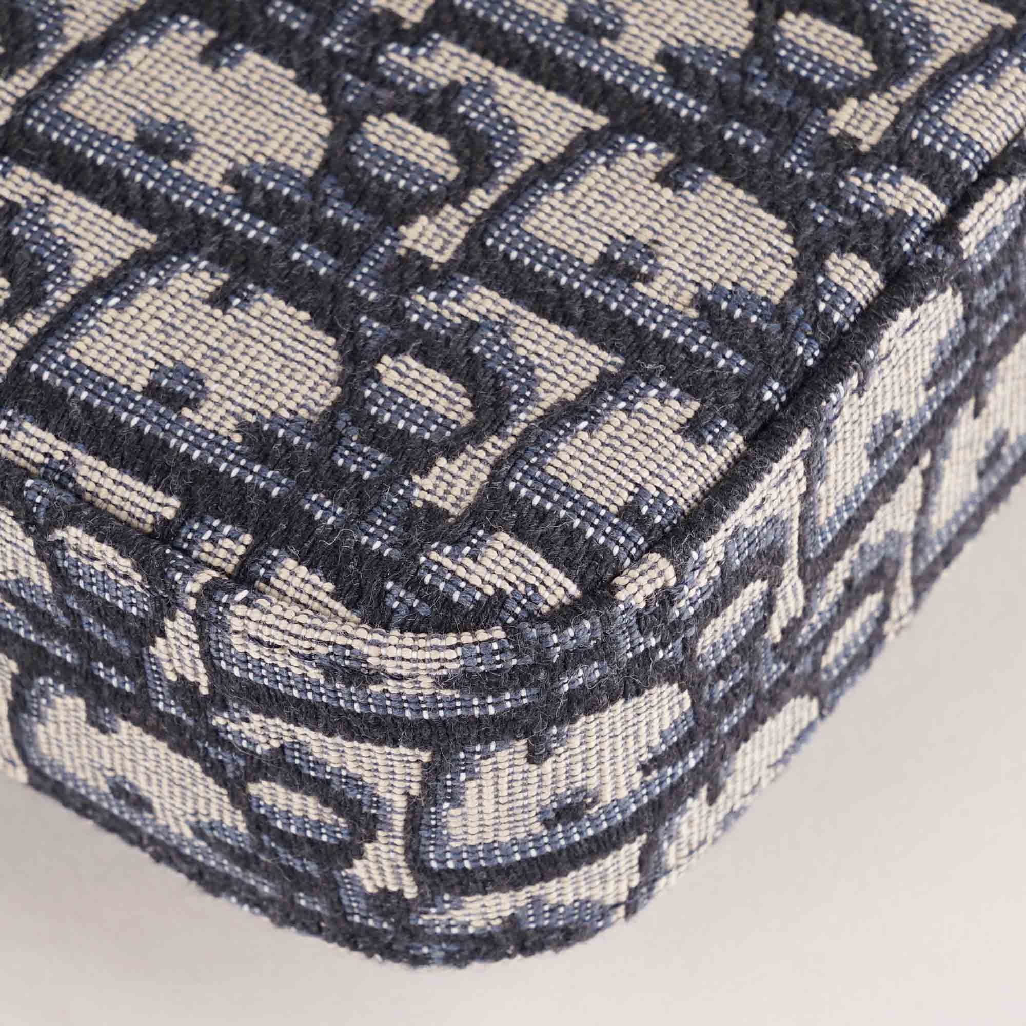 Medium Saddle Pouch with Chain image