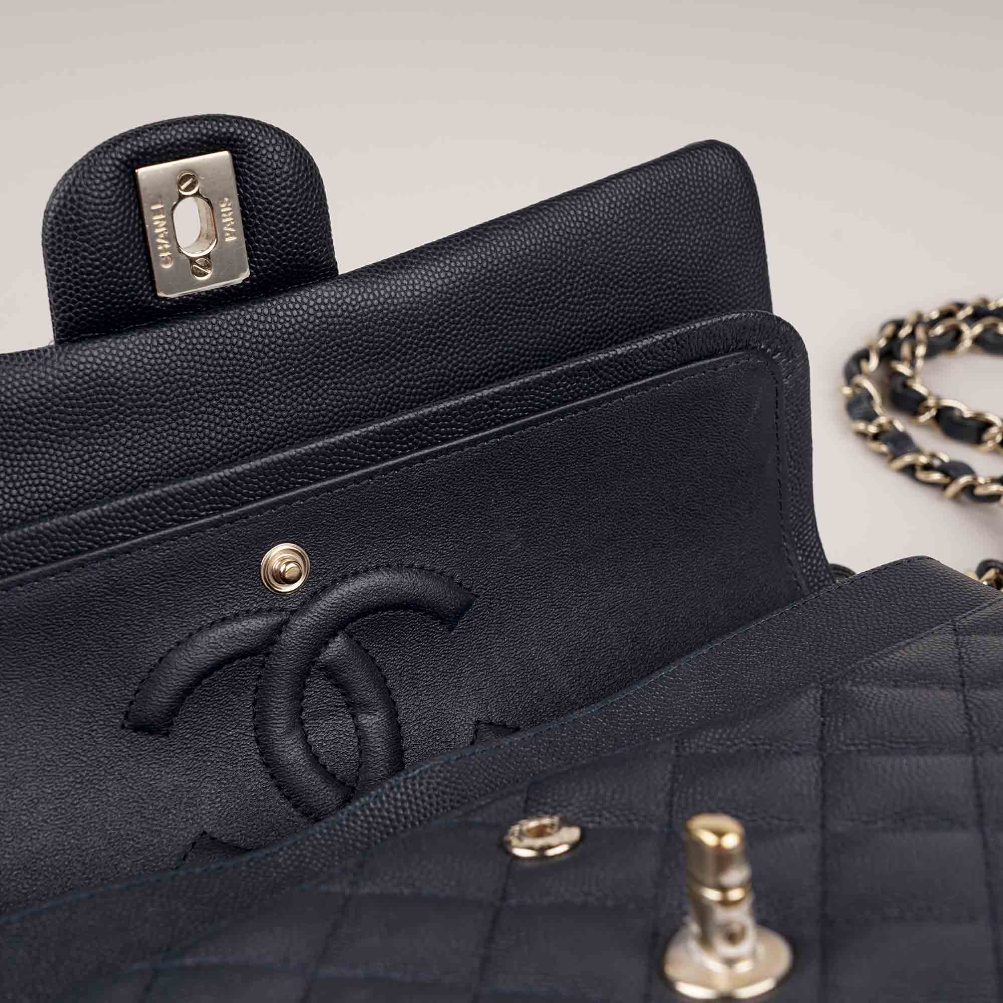 Medium Classic Double Flap Bag image