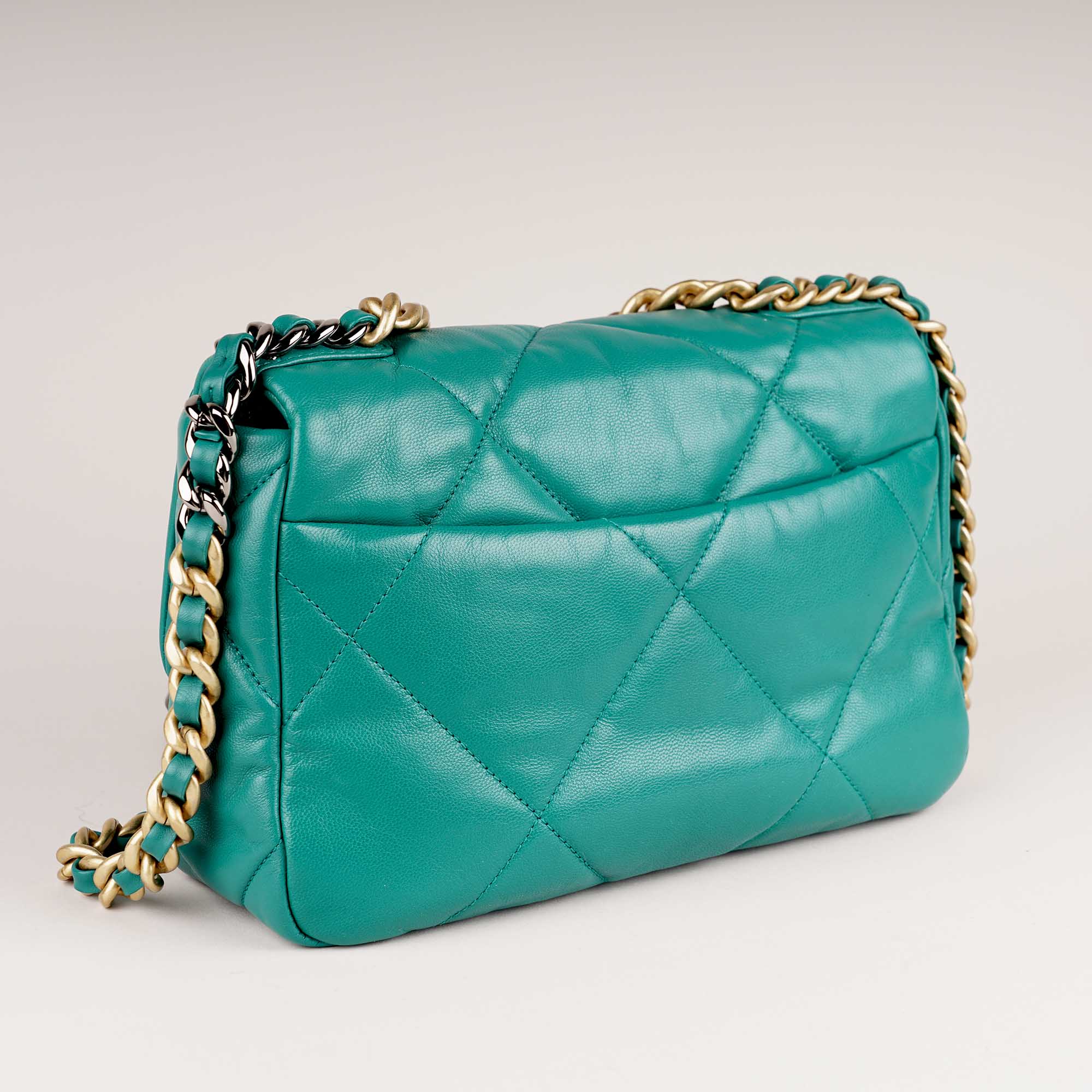 19 Small Flap Bag Green image