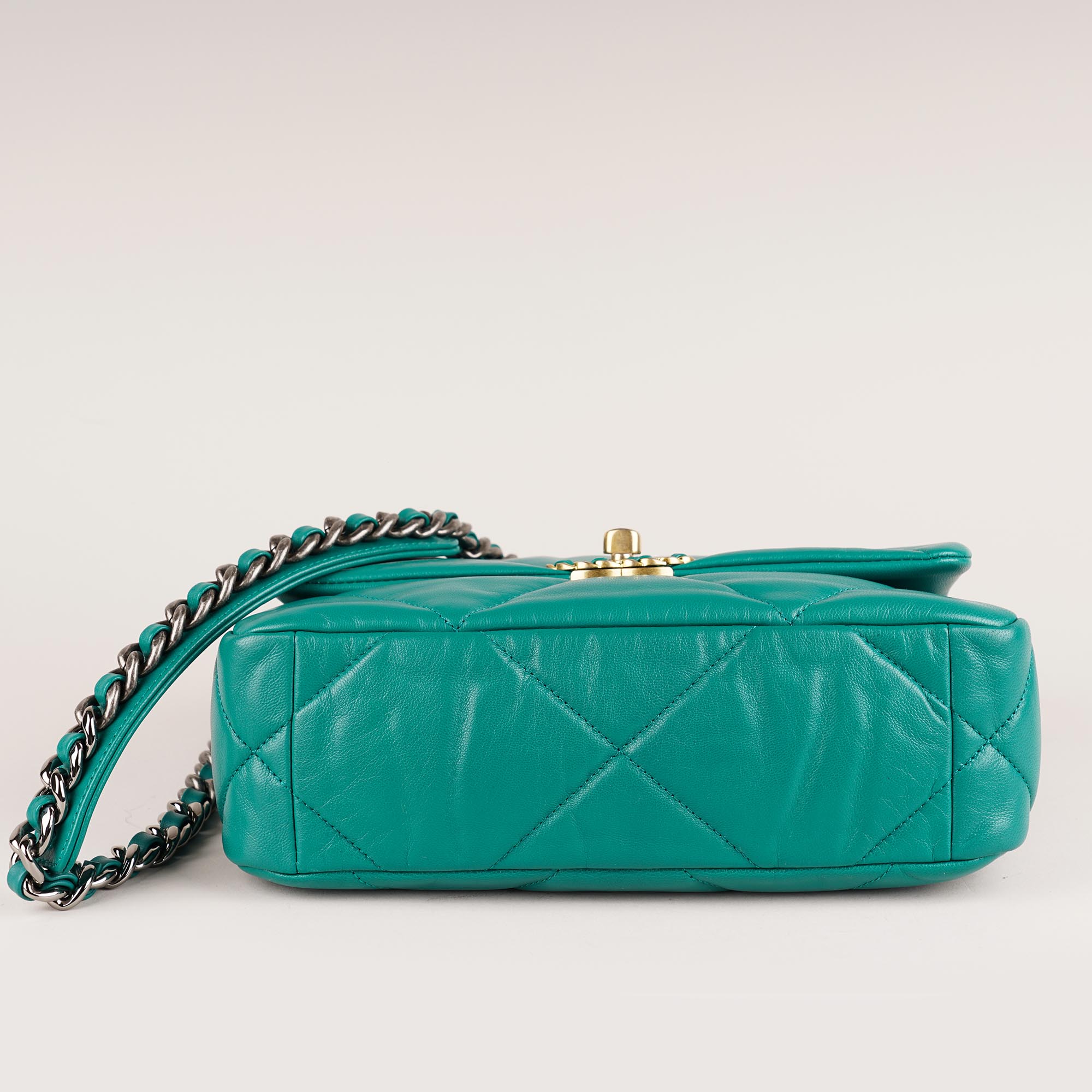 19 Small Flap Bag Green image
