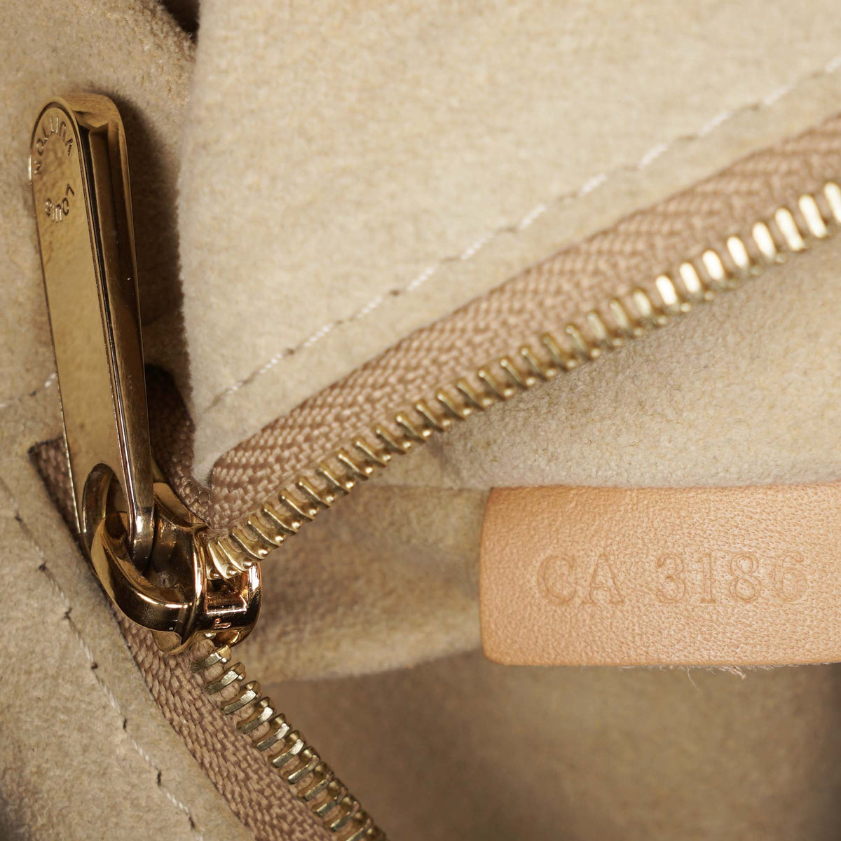 Artsy MM Shoulder Bag - LOUIS VUITTON - Affordable Luxury image