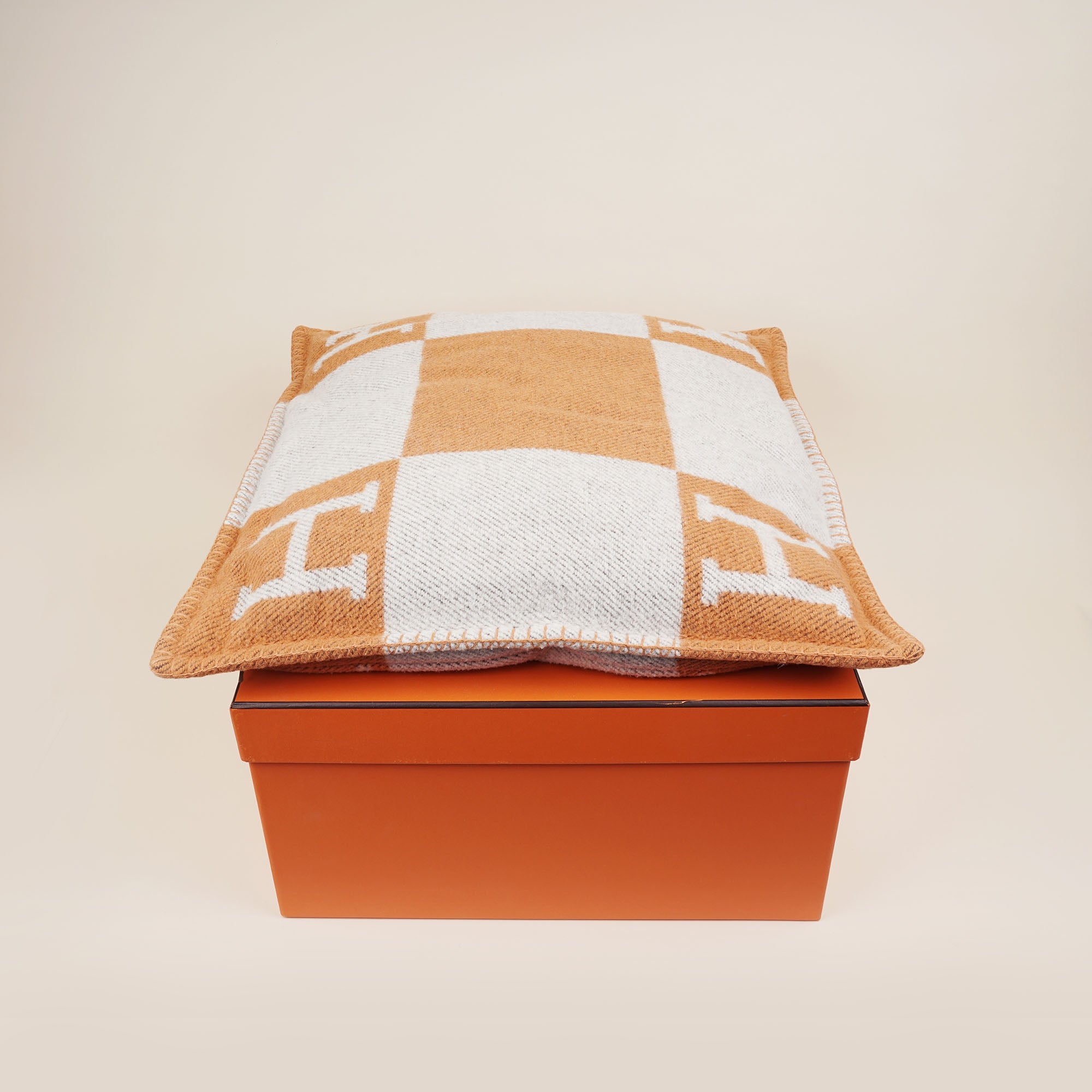 Avalon Pillow Small Model - HERMÈS - Affordable Luxury image