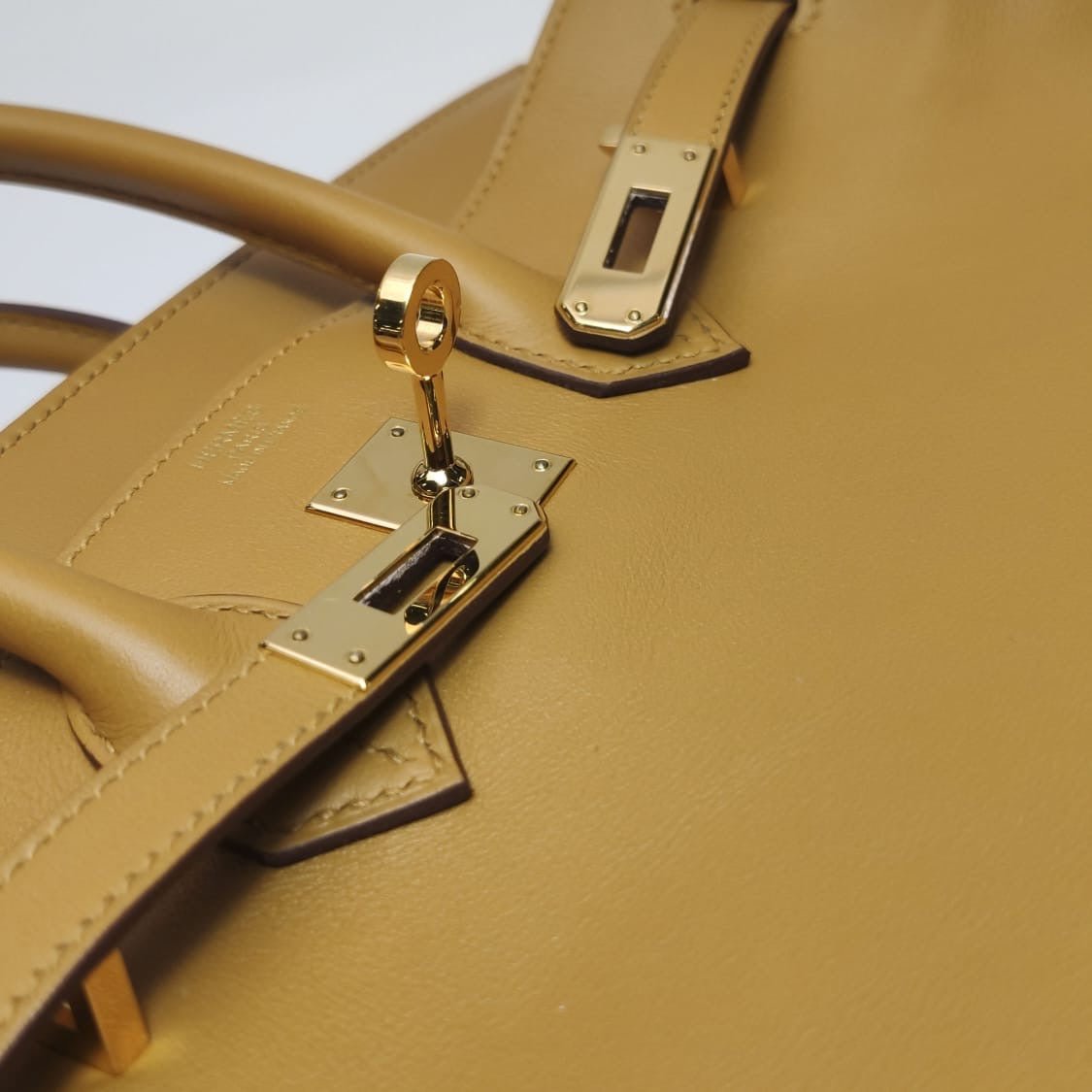 Birkin 25 Handbag - HERMÈS - Affordable Luxury image