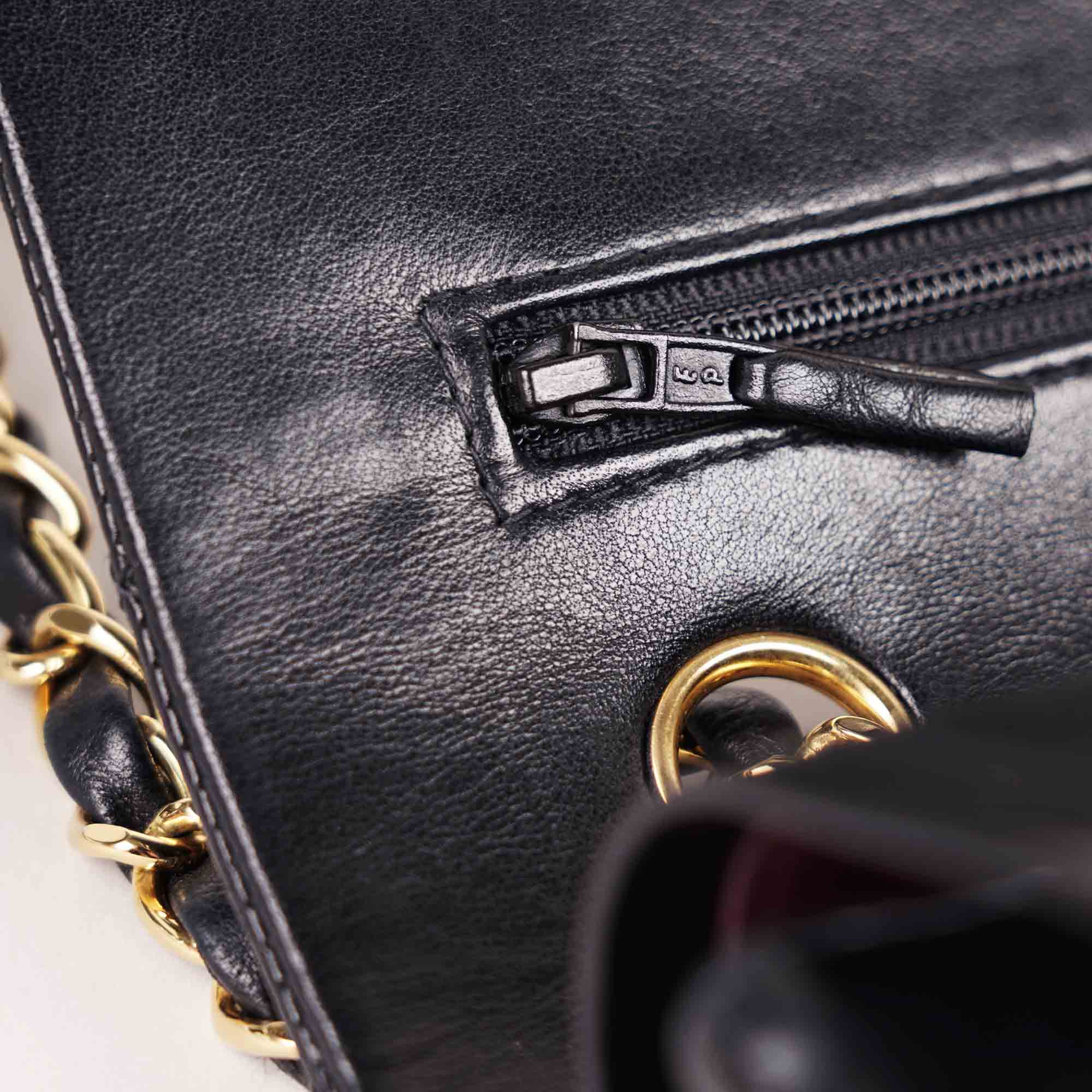 Black Classic Medium Double - CHANEL - Affordable Luxury image