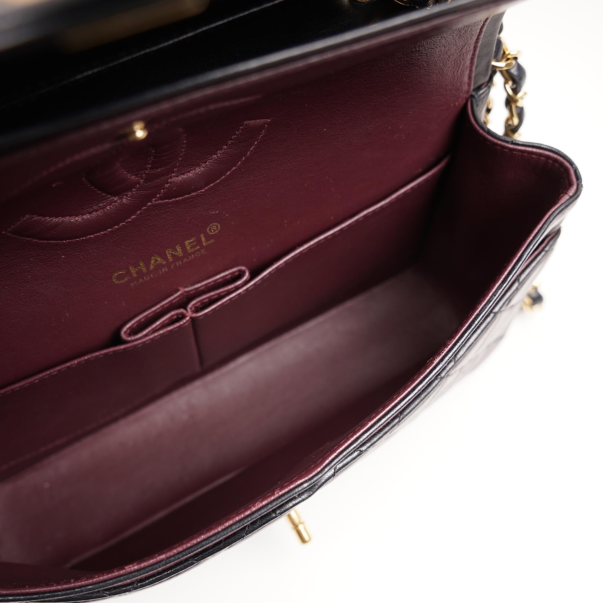 Black Classic Medium Double - CHANEL - Affordable Luxury image