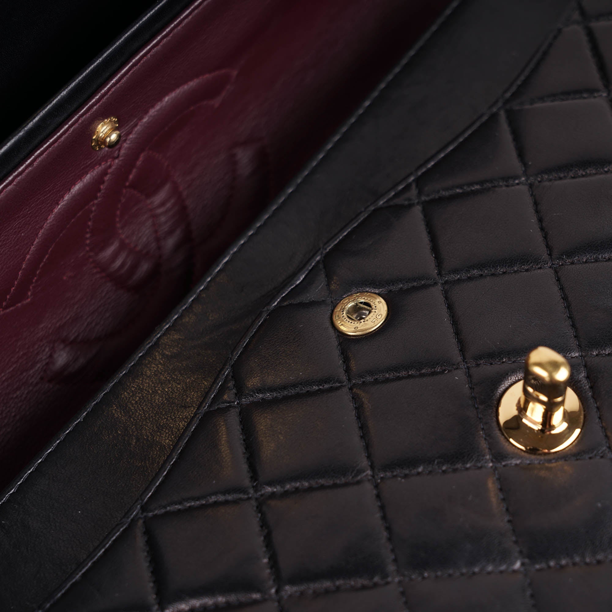 Black Classic Medium Double - CHANEL - Affordable Luxury image