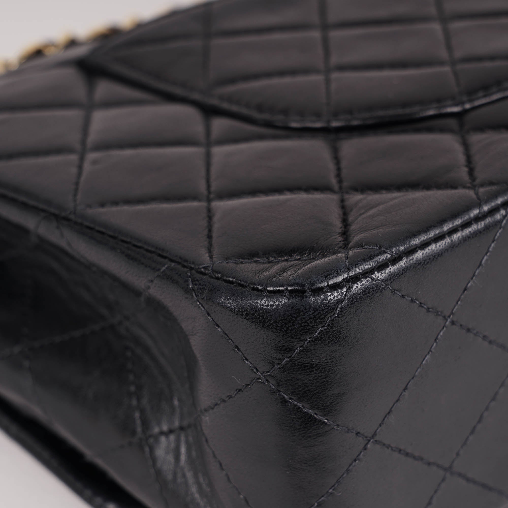 Black Classic Medium Double - CHANEL - Affordable Luxury image