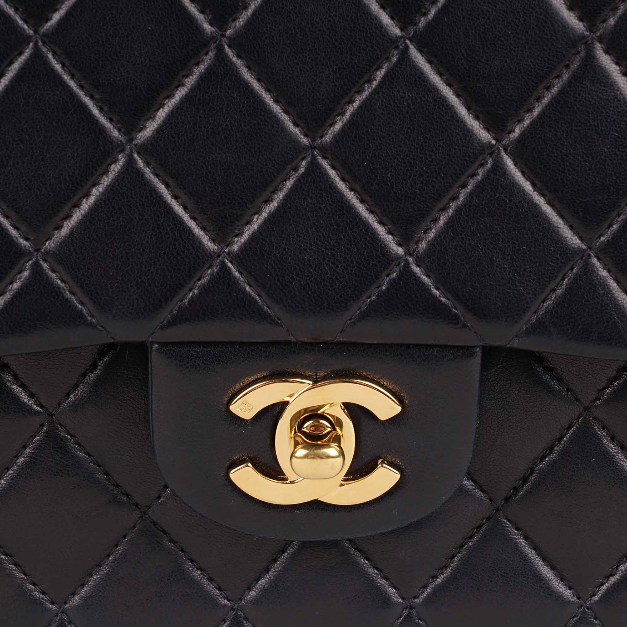 Black Classic Medium Double - CHANEL - Affordable Luxury image