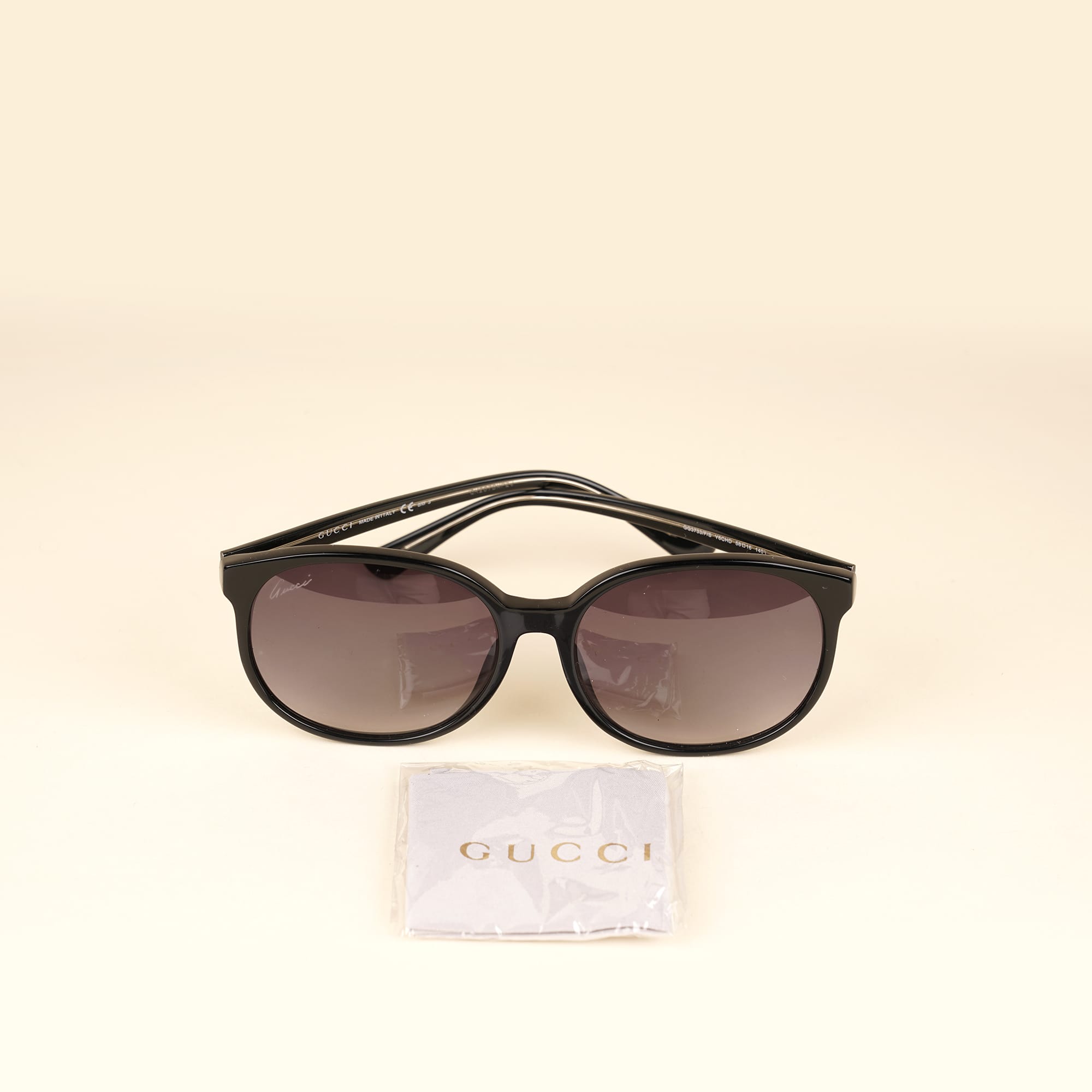 Black GG Sunglasses - GUCCI - Affordable Luxury image