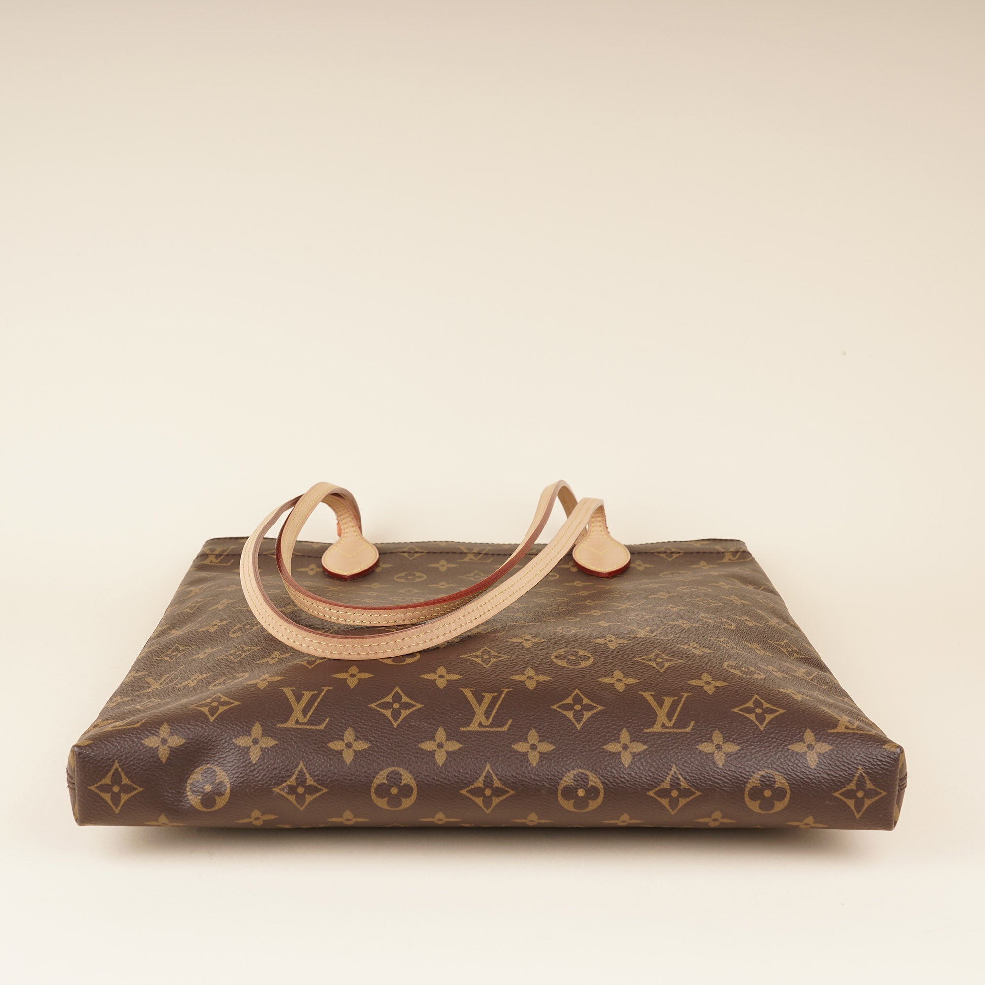 Carryit Shoulder Bag - LOUIS VUITTON - Affordable Luxury image