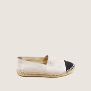 CC Ballet Flats 37 ½ - CHANEL - Affordable Luxury thumbnail image