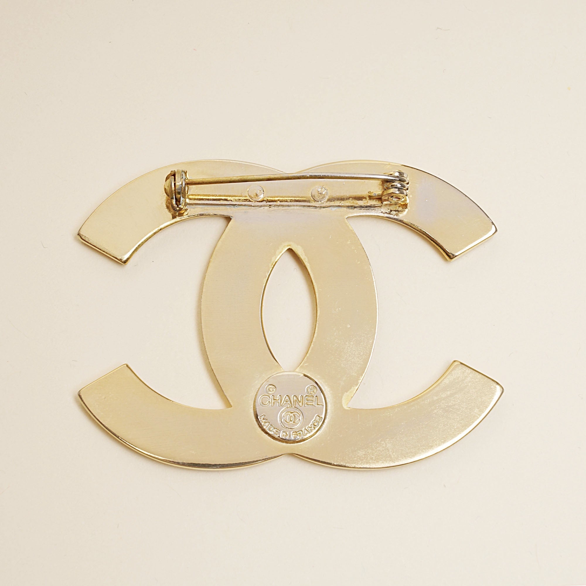 CC Brooch - CHANEL - Affordable Luxury image