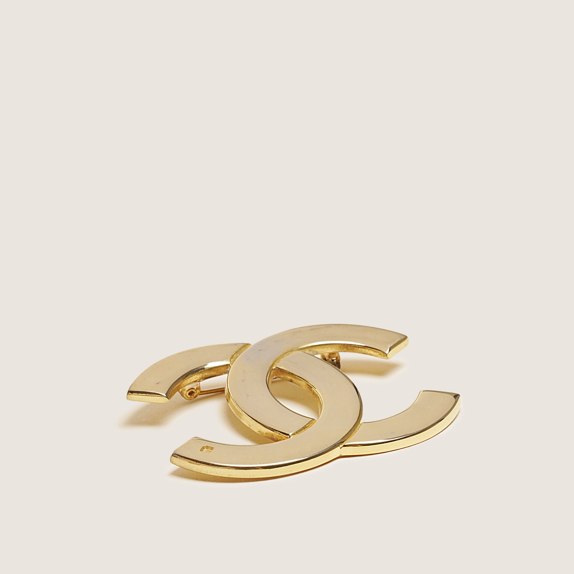 CC Brooch - CHANEL - Affordable Luxury image