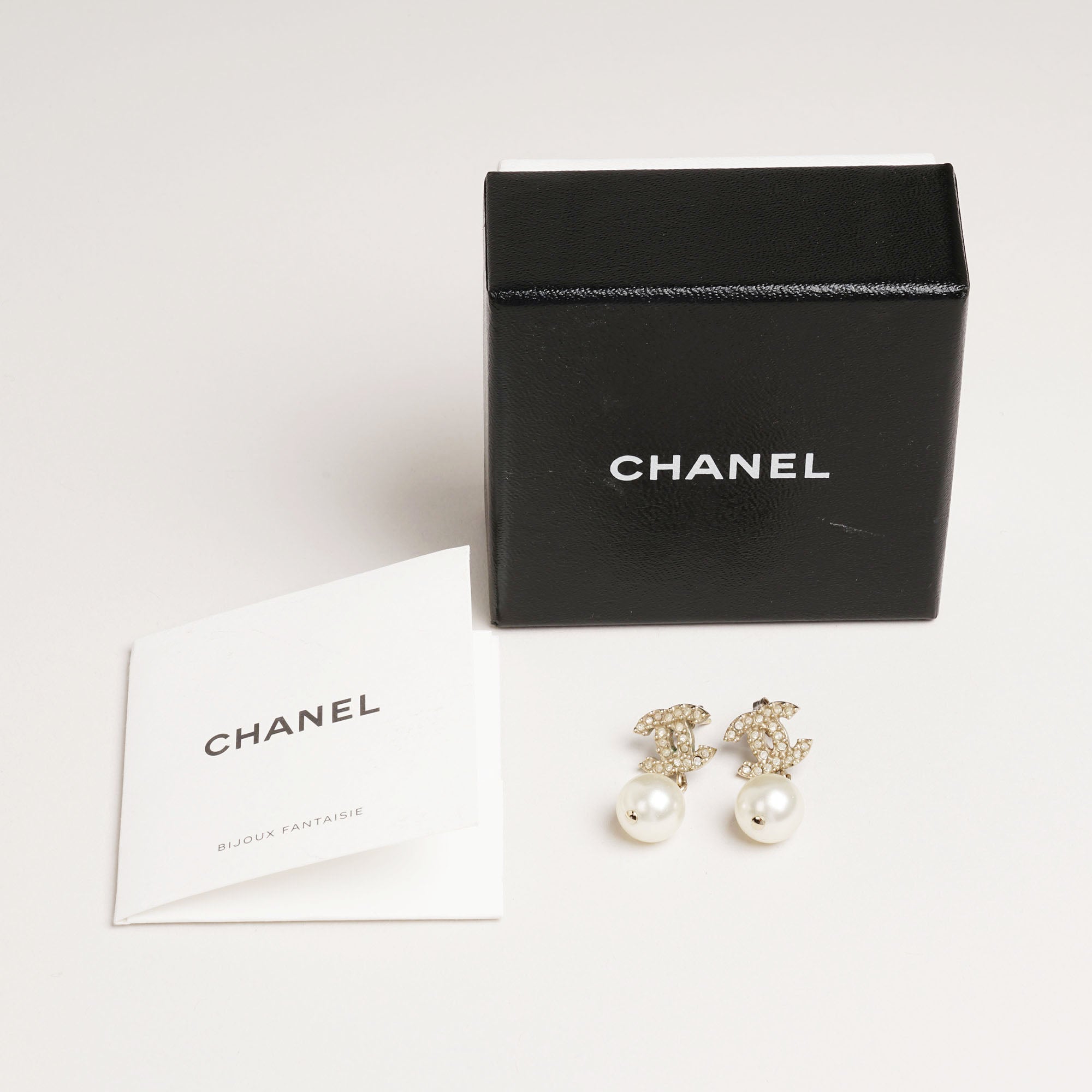 CC Drop Earrings - LOUIS VUITTON - Affordable Luxury image