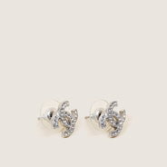 CC Earrings - CHANEL - Affordable Luxury thumbnail image