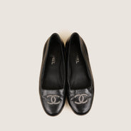 CC Loafers 37.5 - CHANEL - Affordable Luxury thumbnail image