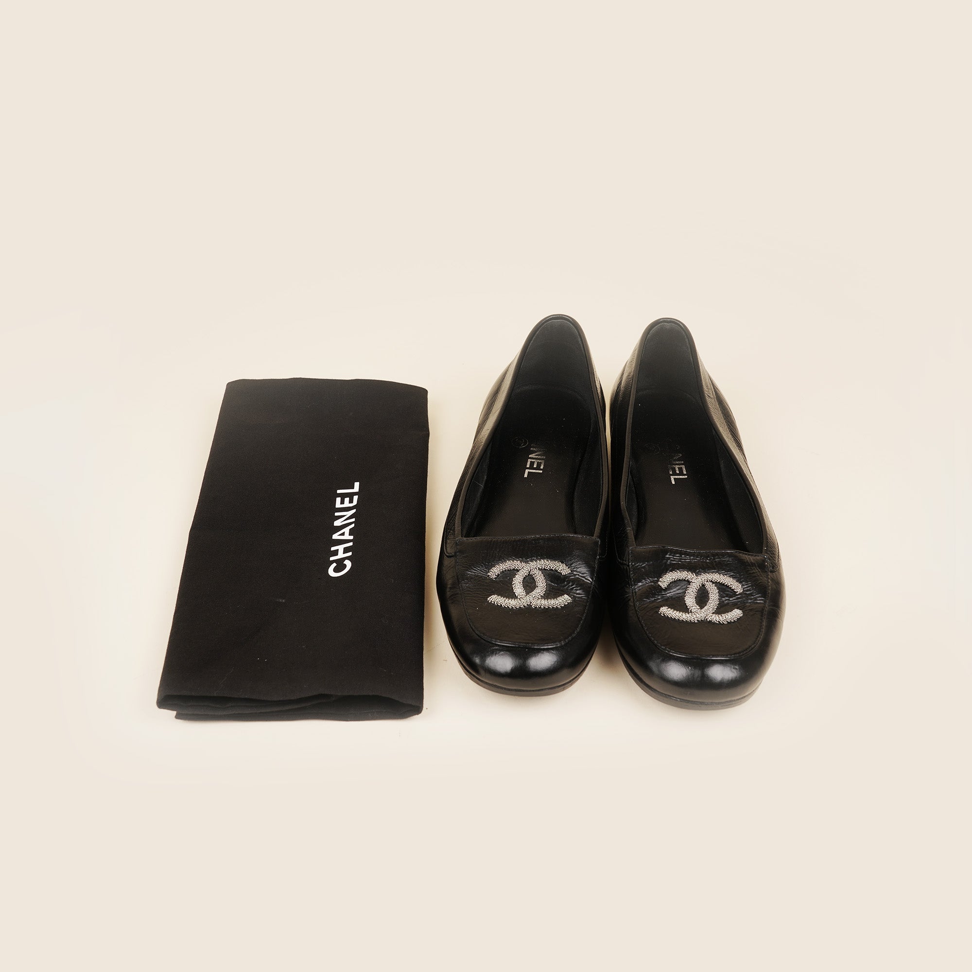 CC Loafers 37.5 - CHANEL - Affordable Luxury image