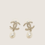 CC Pearl Drop Earrings - CHANEL - Affordable Luxury thumbnail image