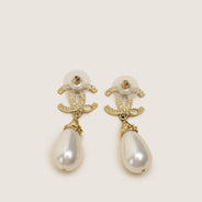 CC Pearl Drop Earrings - CHANEL - Affordable Luxury thumbnail image